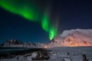 Gewaltige-Polarlichter-auf-den-Lofoten-in-Norwegen