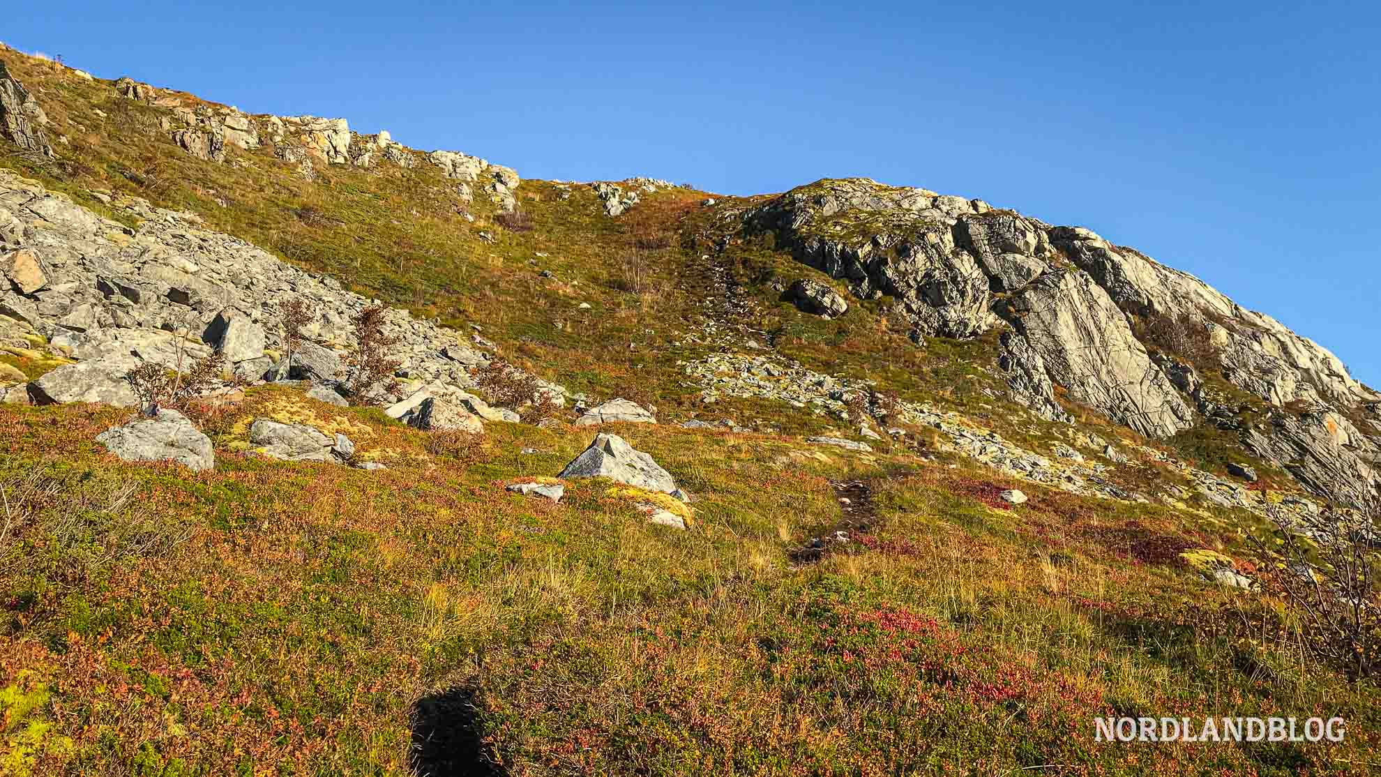 Erste Etappe Wanderung Offersoykammen Lofoten Norwegen