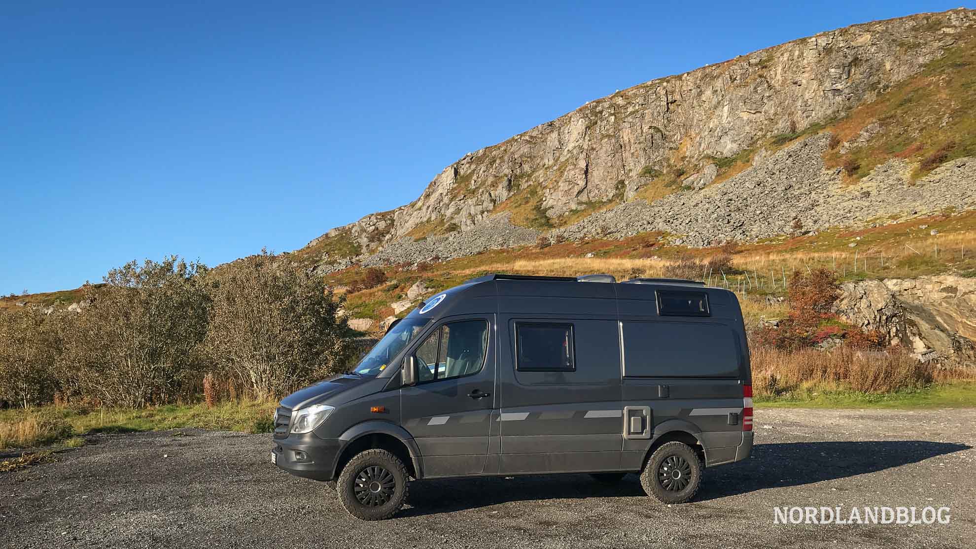 Parkplatz Ausgnagspunkt Wanderung Offersoykammen Lofoten Norwegen