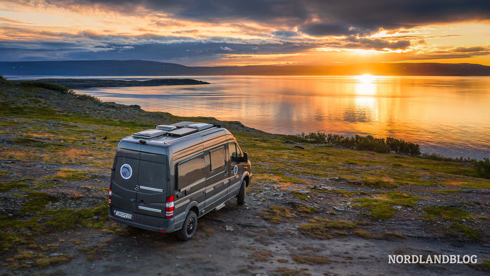 Wohnmobil Kastenwagen Sonnenuntergang Küste Nordnorwegen