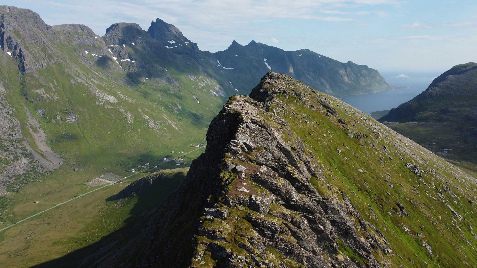 Eine-beeindruckende-Felsformation-Volandstind-(Lofoten)