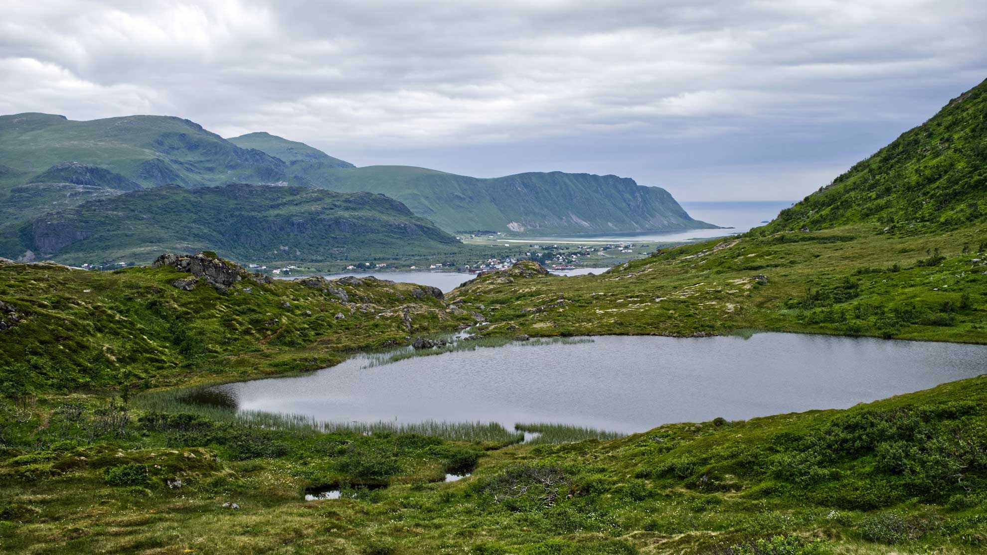 Wandern-auf-den-Lofoten-nicht-ohne-Regenkleidung