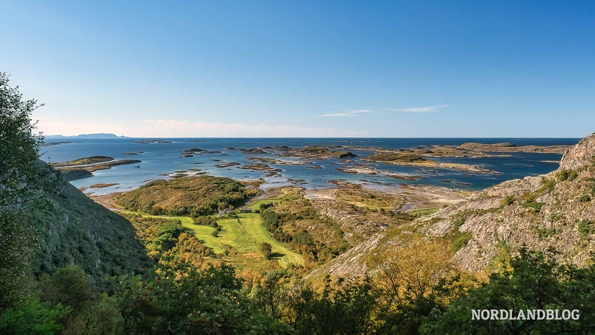 Blick-aus-dem-Loch-des-Torghatten