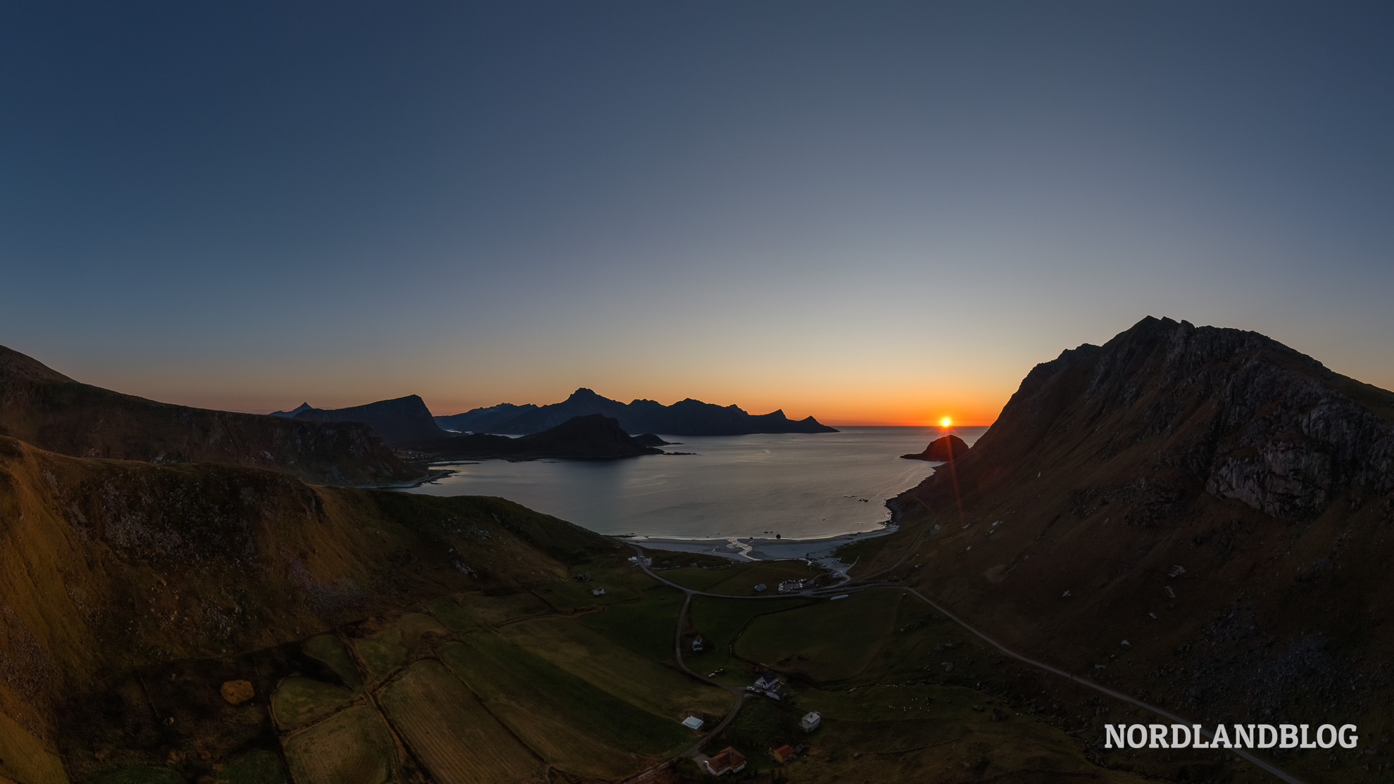 Haukland Beach beim Sonnenuntergang