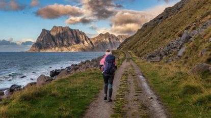 Titelbild Küstenwanderung Haukland Beach Uttakleiv Rundweg Lofoten Norwegen