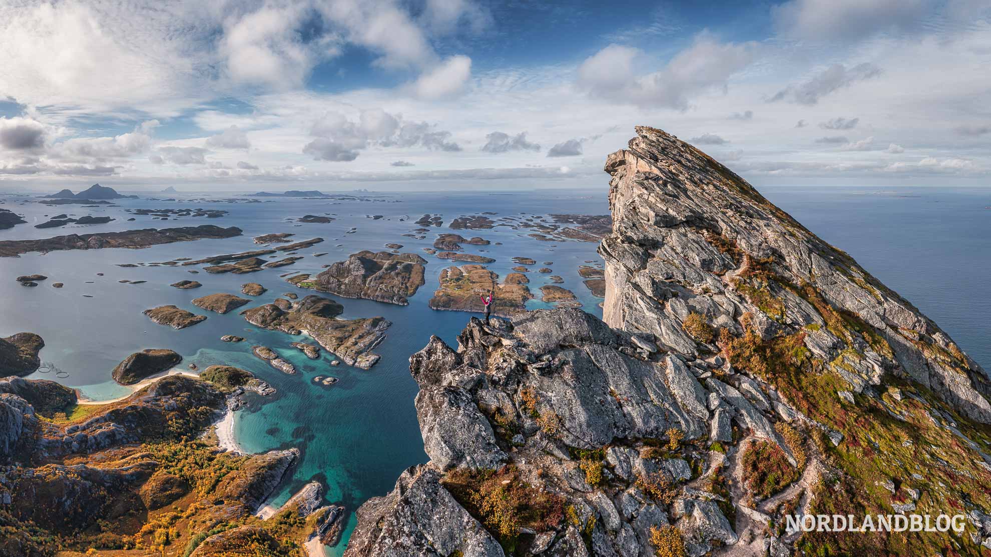 Traumhafte Aussicht vom Rødøylova-Wanderung an der Helgelandskysten, Norwegen