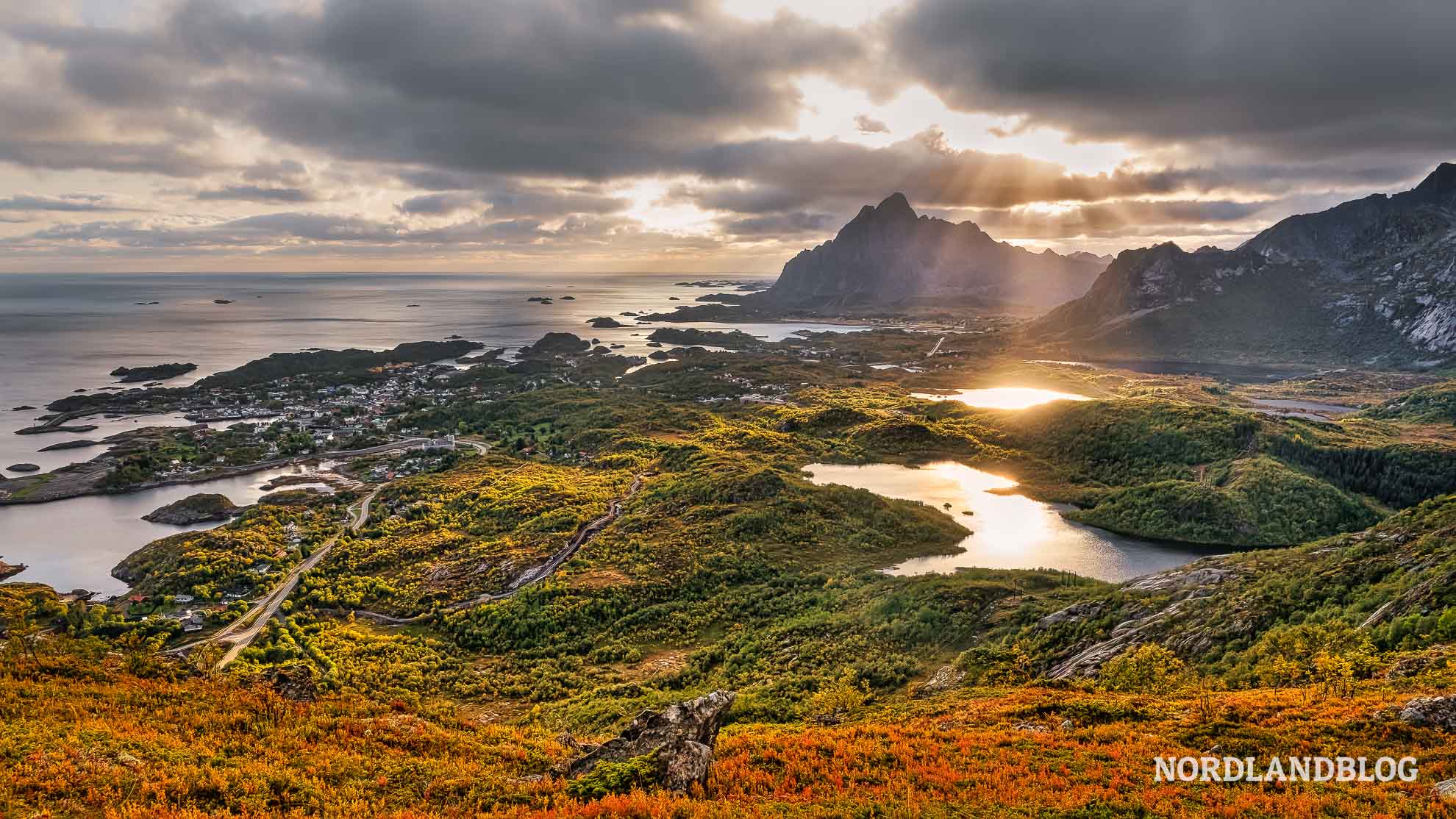 Blick vom Tjelbergtinden in Richtung Kabelvåg