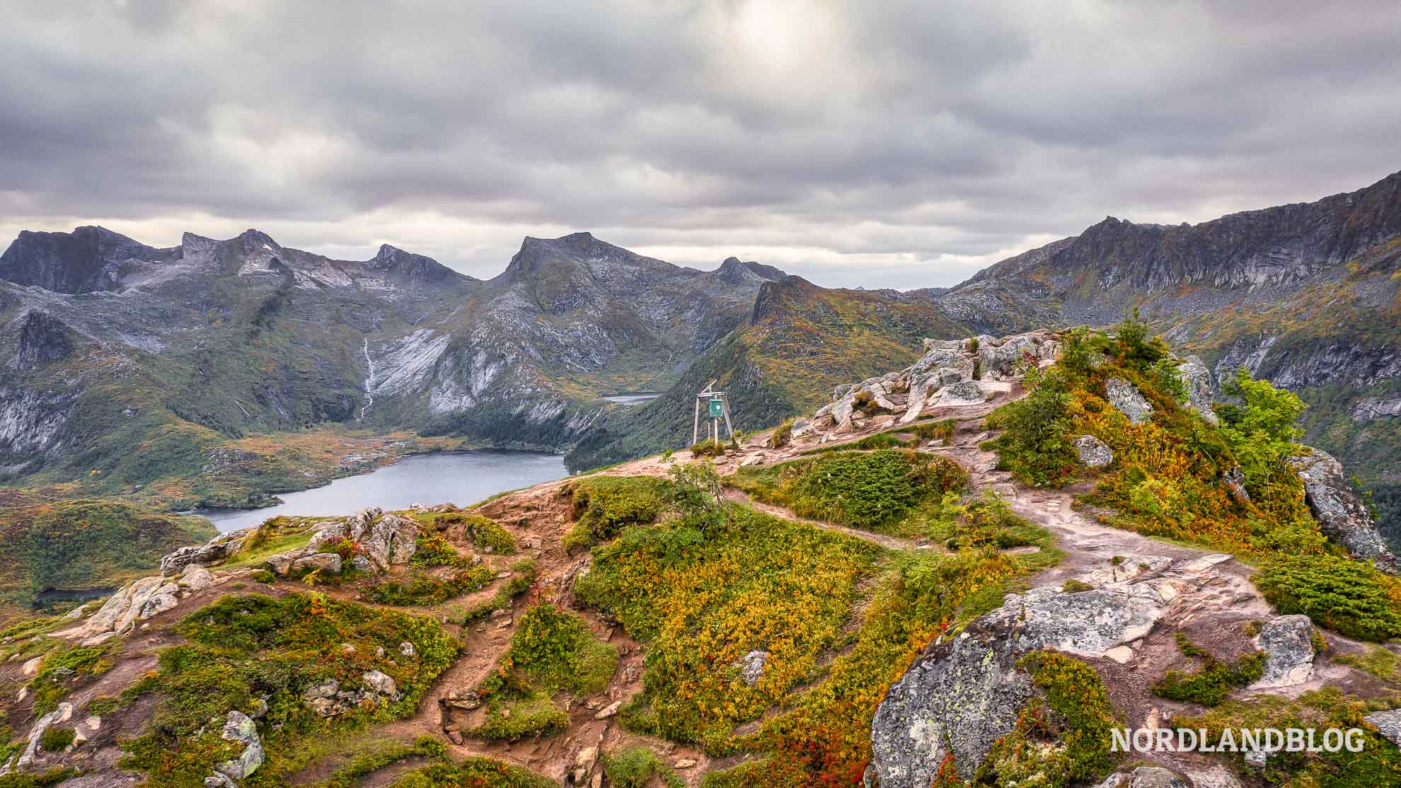 Wanderung Tjeldbergtinden Westgipfel mit Gipfelbuch