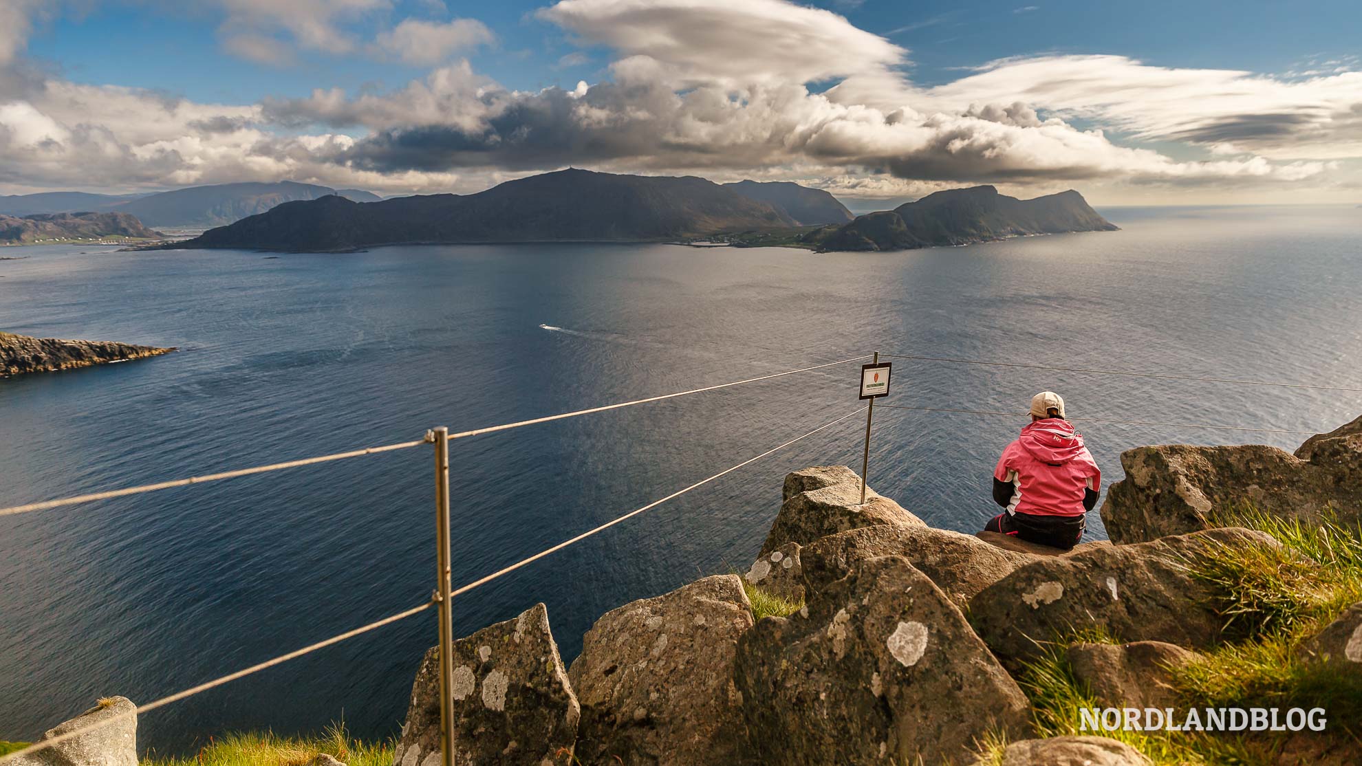 Warten auf die Papageitaucher auf der Insel Runde in Norwegen