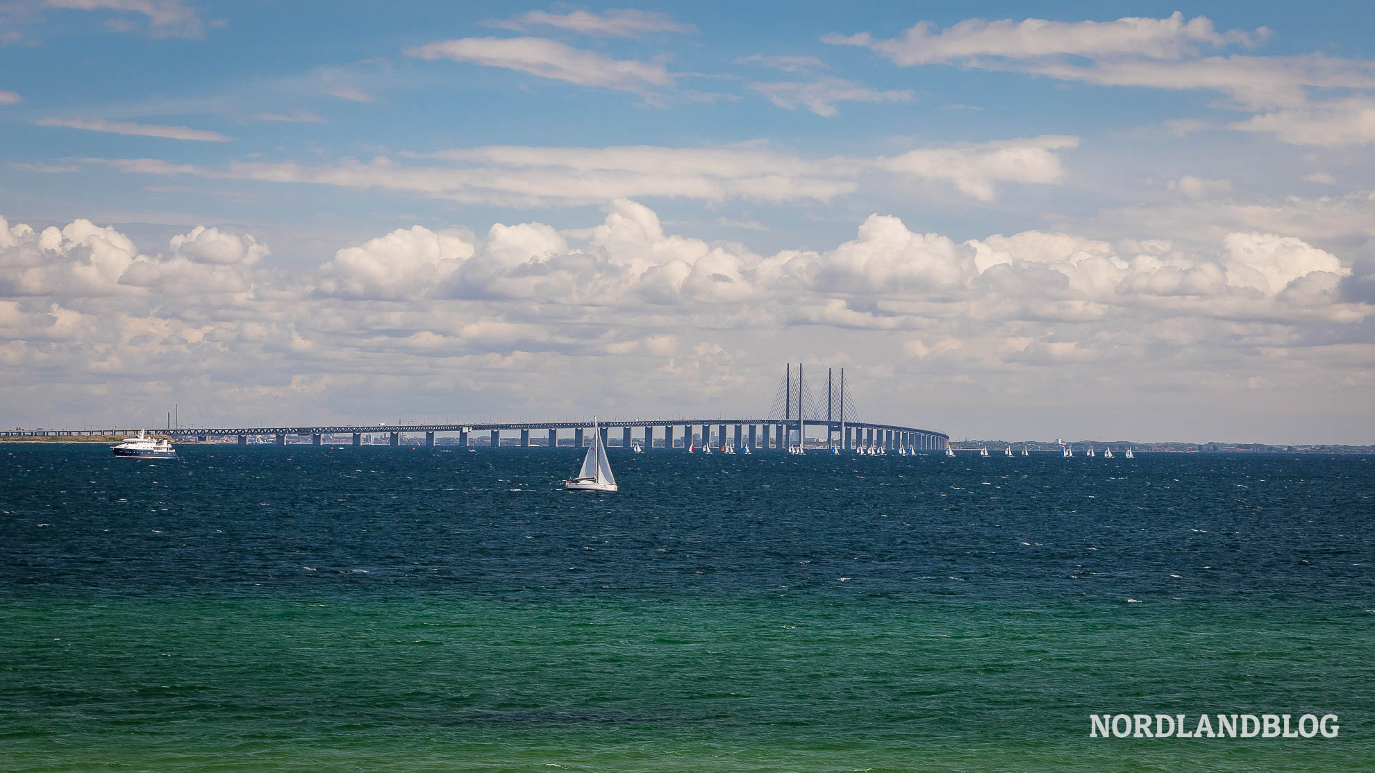 Blick zur Öresundbrücke von dänischer Seite