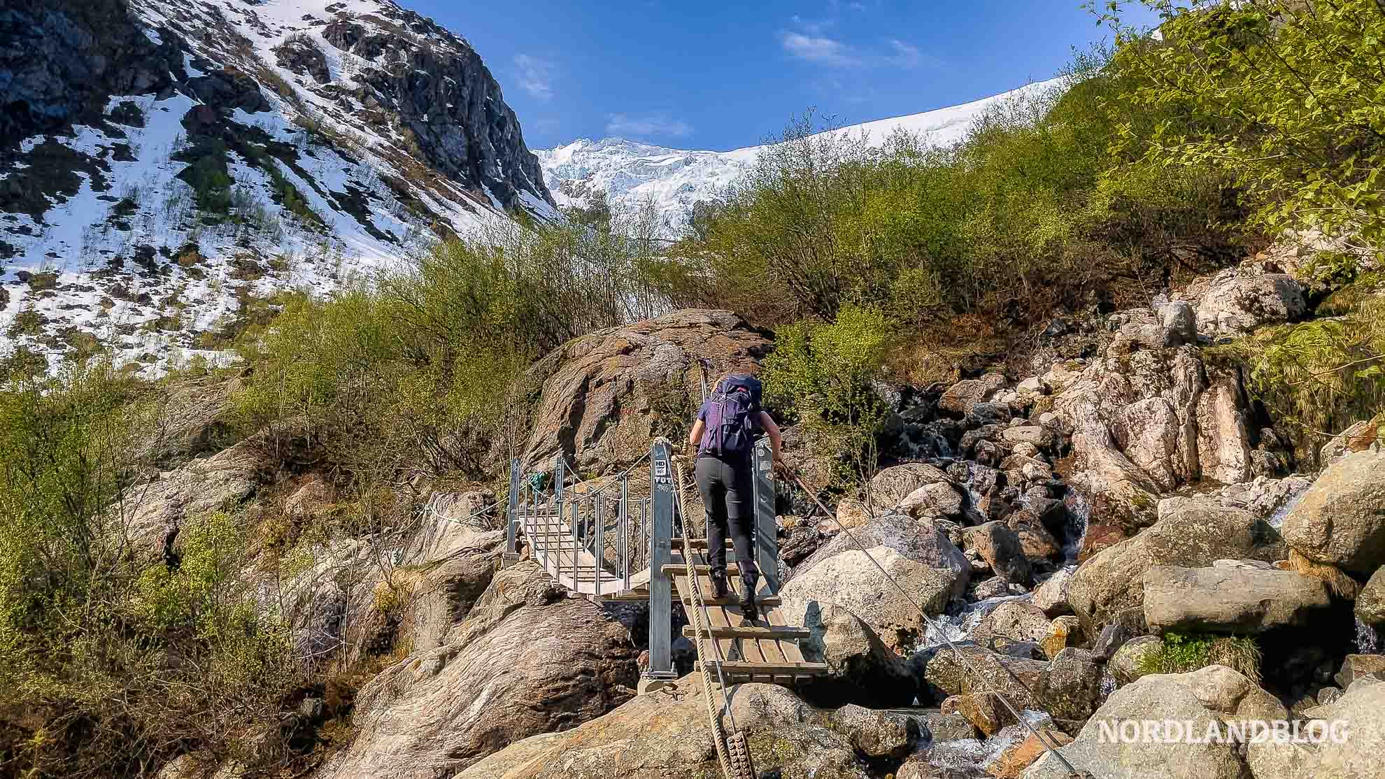 Die Hängebrücke ist erreicht - Buarbreen Wanderung (Norwegen)