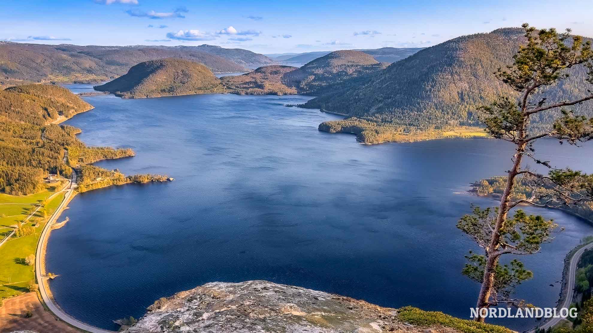 Ein traumhafter Blick vom Ørnenapen im Setesdalen (Norwegen)