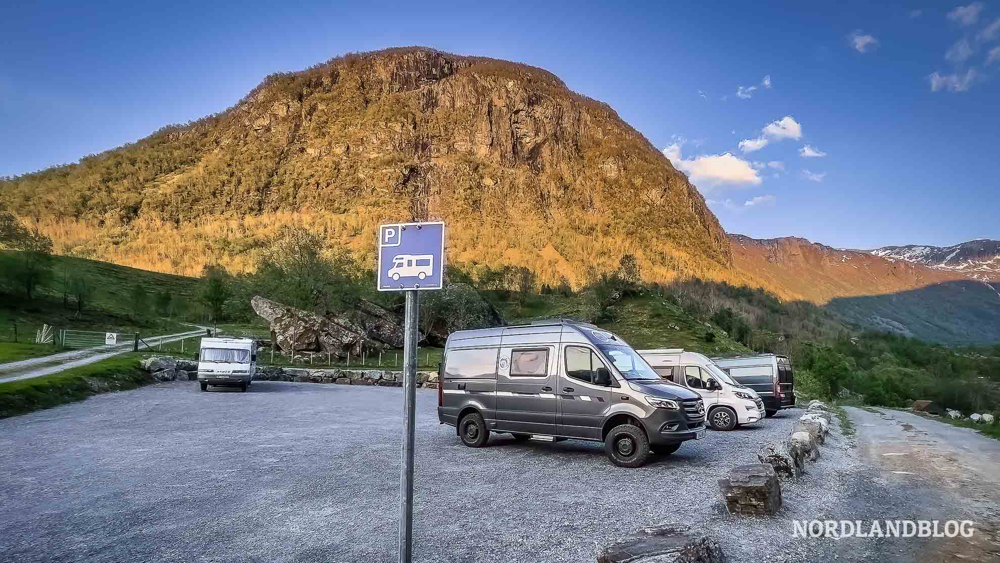 Wohnmobil Parkplatz Bondhusvatnet Hardangerfjord Norwegen
