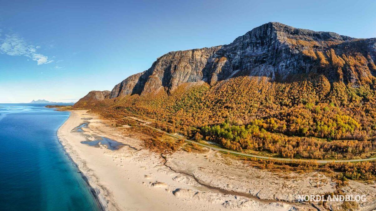 Langsanden Sandhornoya Kystriksveien Nordnorwegen Straende bei Bodo