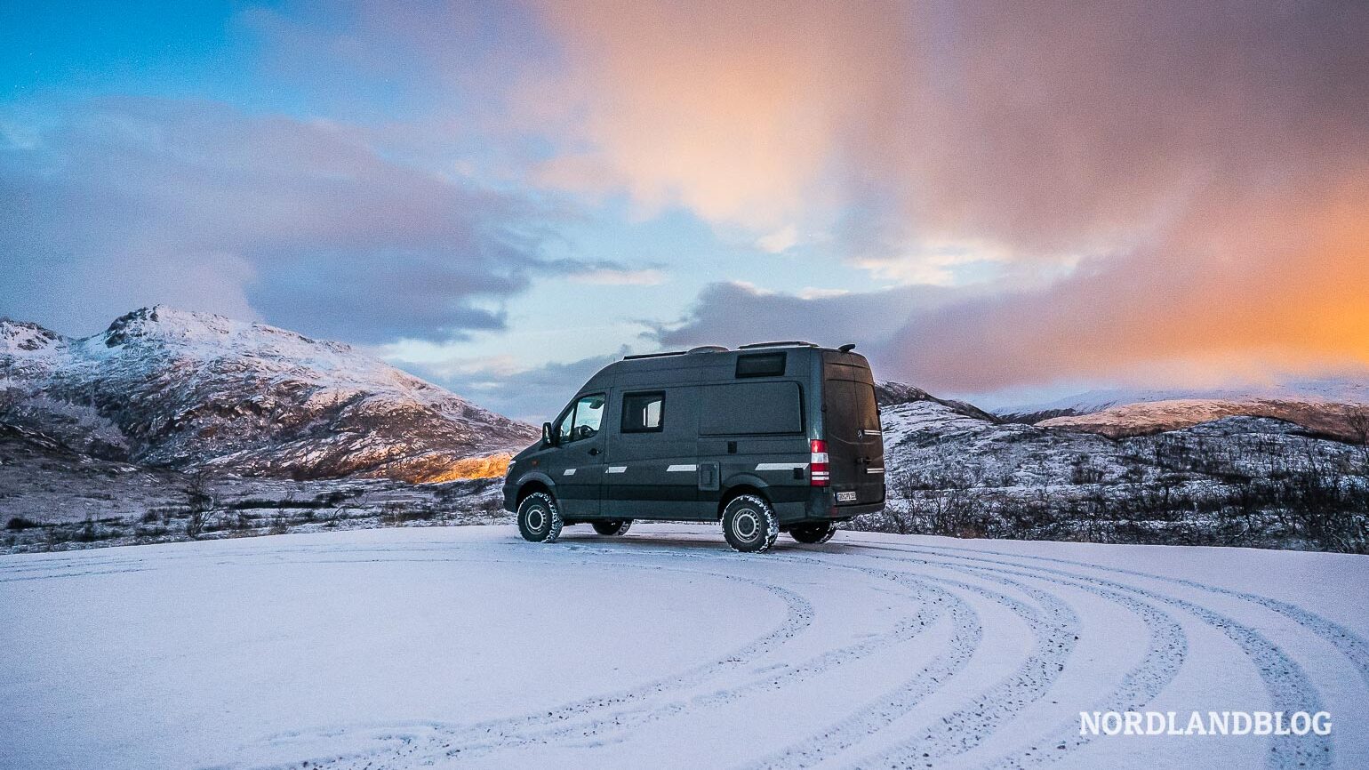 Wintercamping in Norwegen Norwegen bei herrlichem Wetter mit dem Kastenwagen