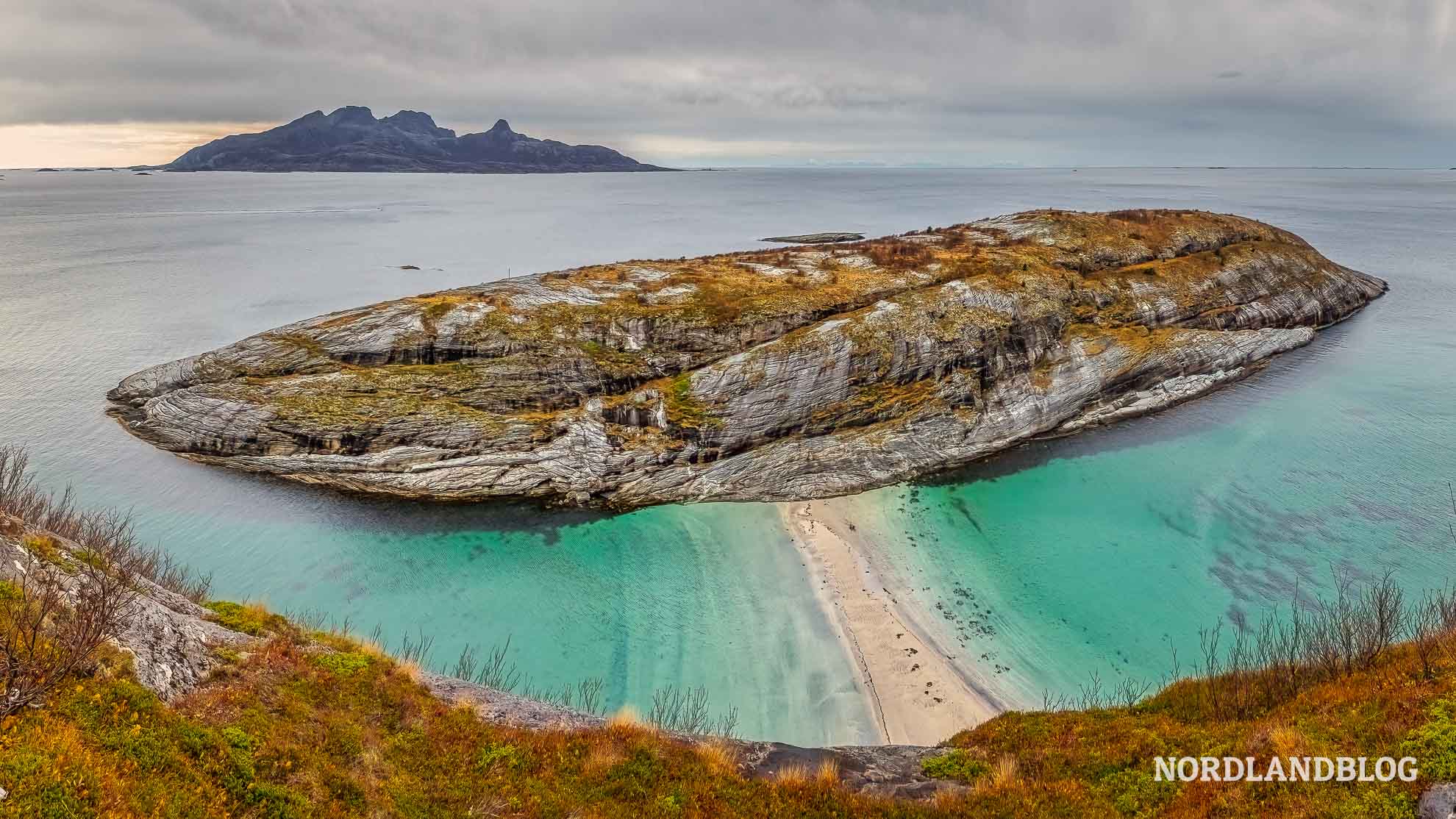Panorama Hovdsundet Doppelstrand Nordnorwegen Straende bei Bodo