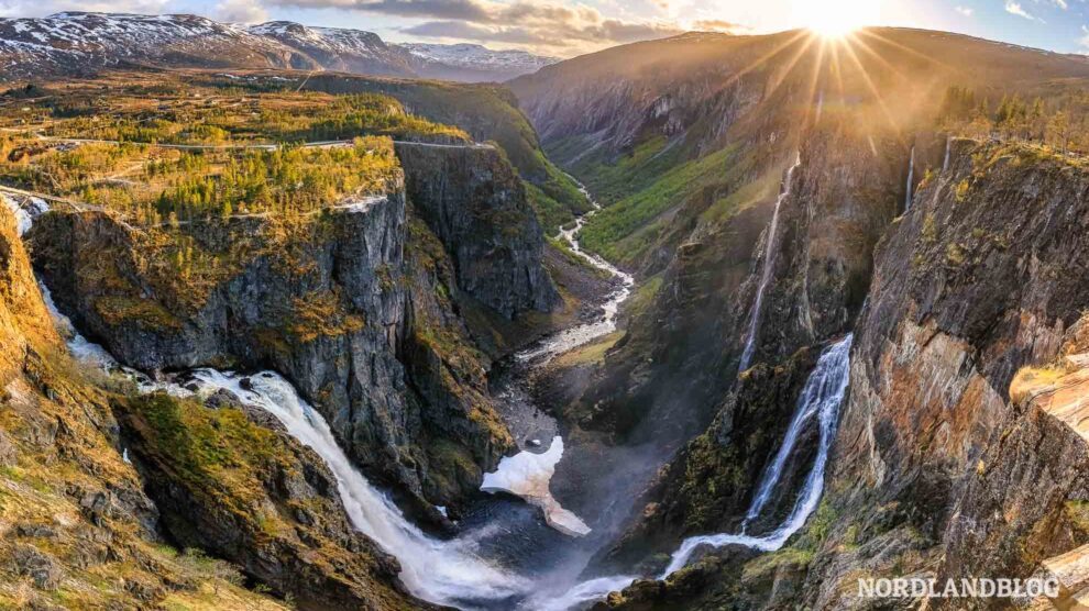 Titelbild Norwegische Landschaftsrouten Wasserfall Voeringsfossen Fjordnorwegen