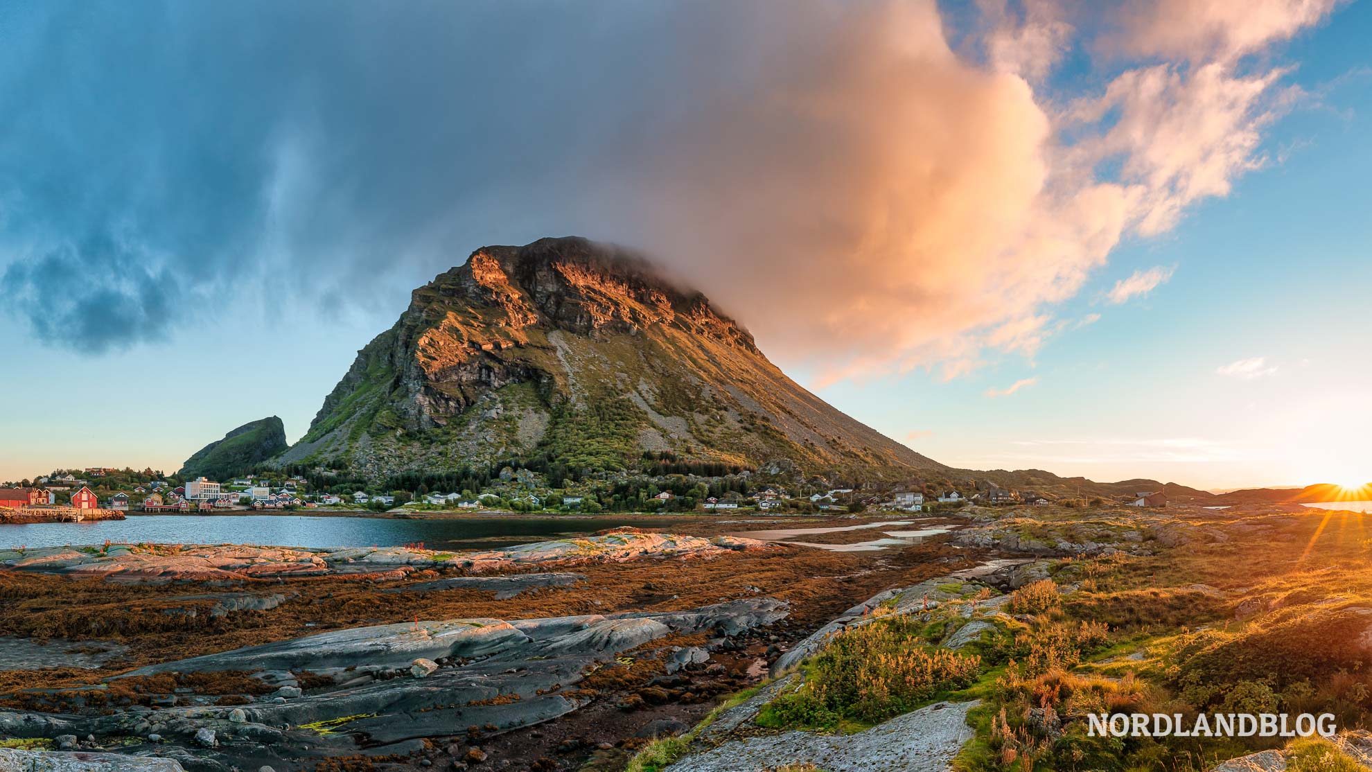 Abendstimmung Insel Lovund Helgeland Norwegen