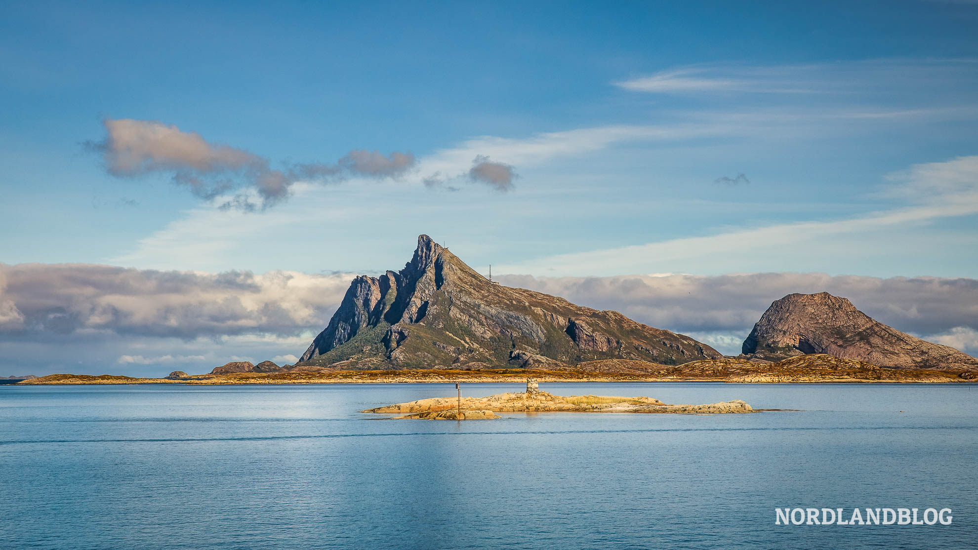 Blick Hestmannen vom Schiff Helgeland Norwegen