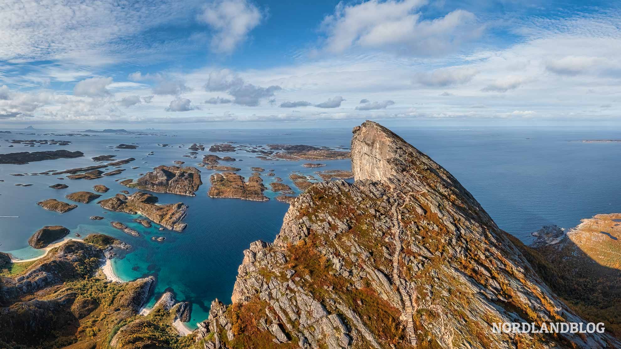 Drohne Gipfel Wanderung zum Rodoylova Helgeland Norwegen