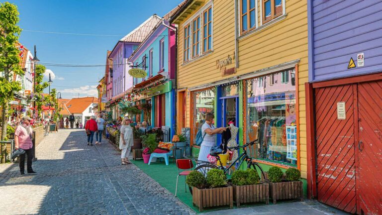 Titelbild Interview Auswanderer Norwegen Stavanger Gasse
