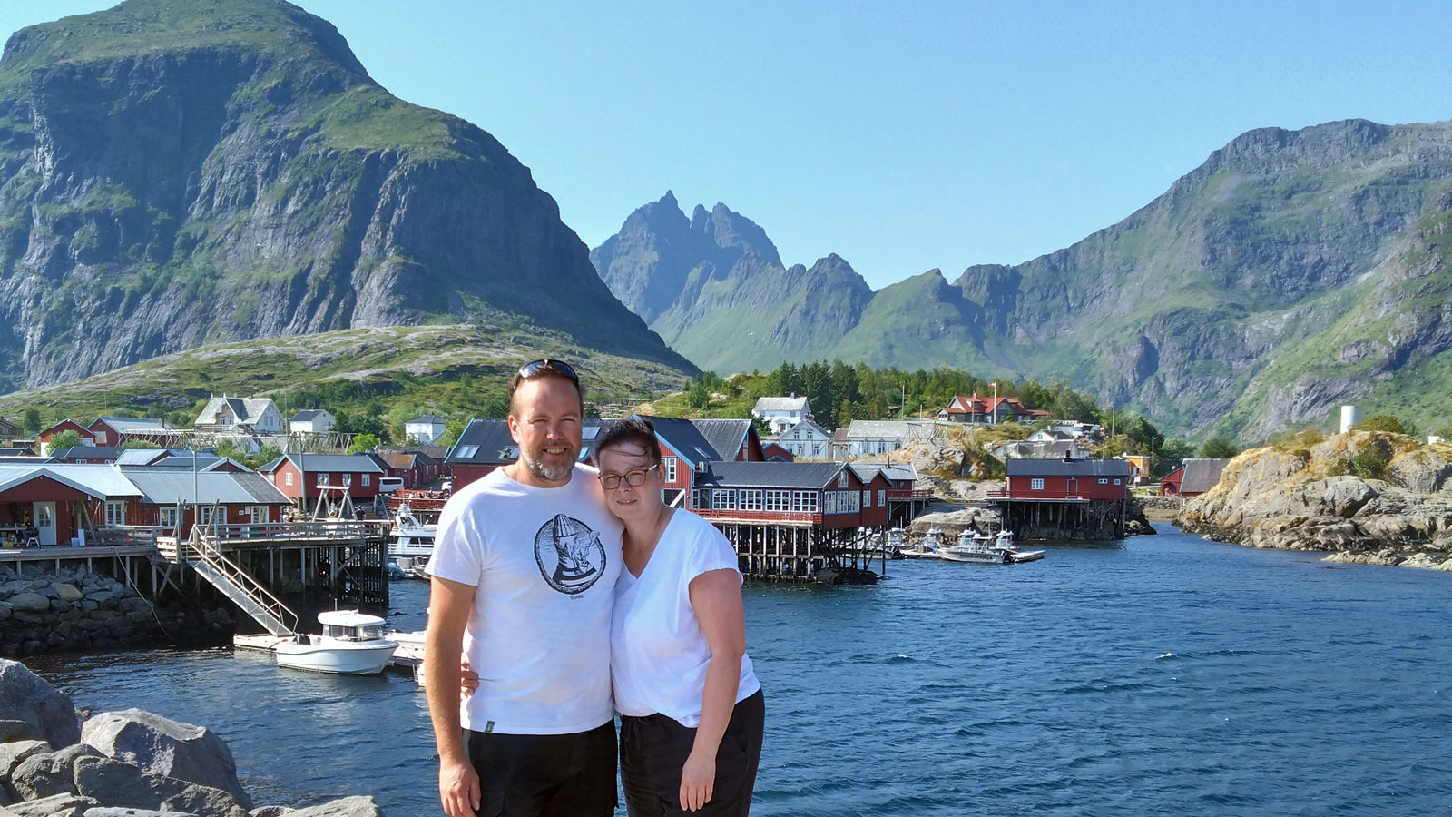 Jana-und-ihr-Mann-im-Hafen-von-Bessaker,Norwegen