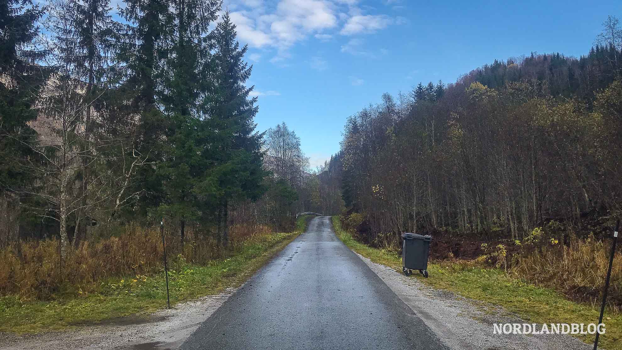 Strasse Ausgangspunkt Wanderung Litlverivassforsen Rago Nationalpark
