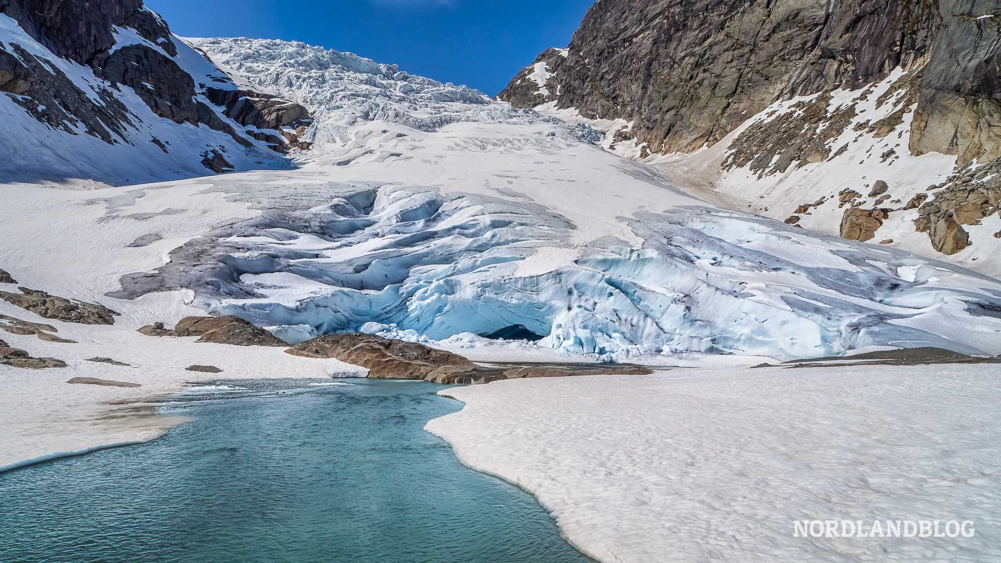 Bald am Gletscher Wanderung Sognefjord Norwegen