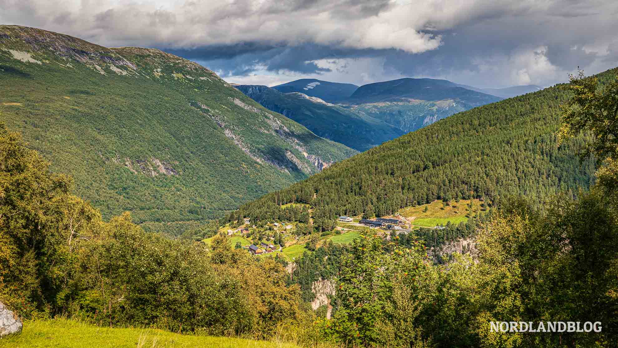 Blick nach Jenstad Rundwanderung Amotan Canyon Norwegen