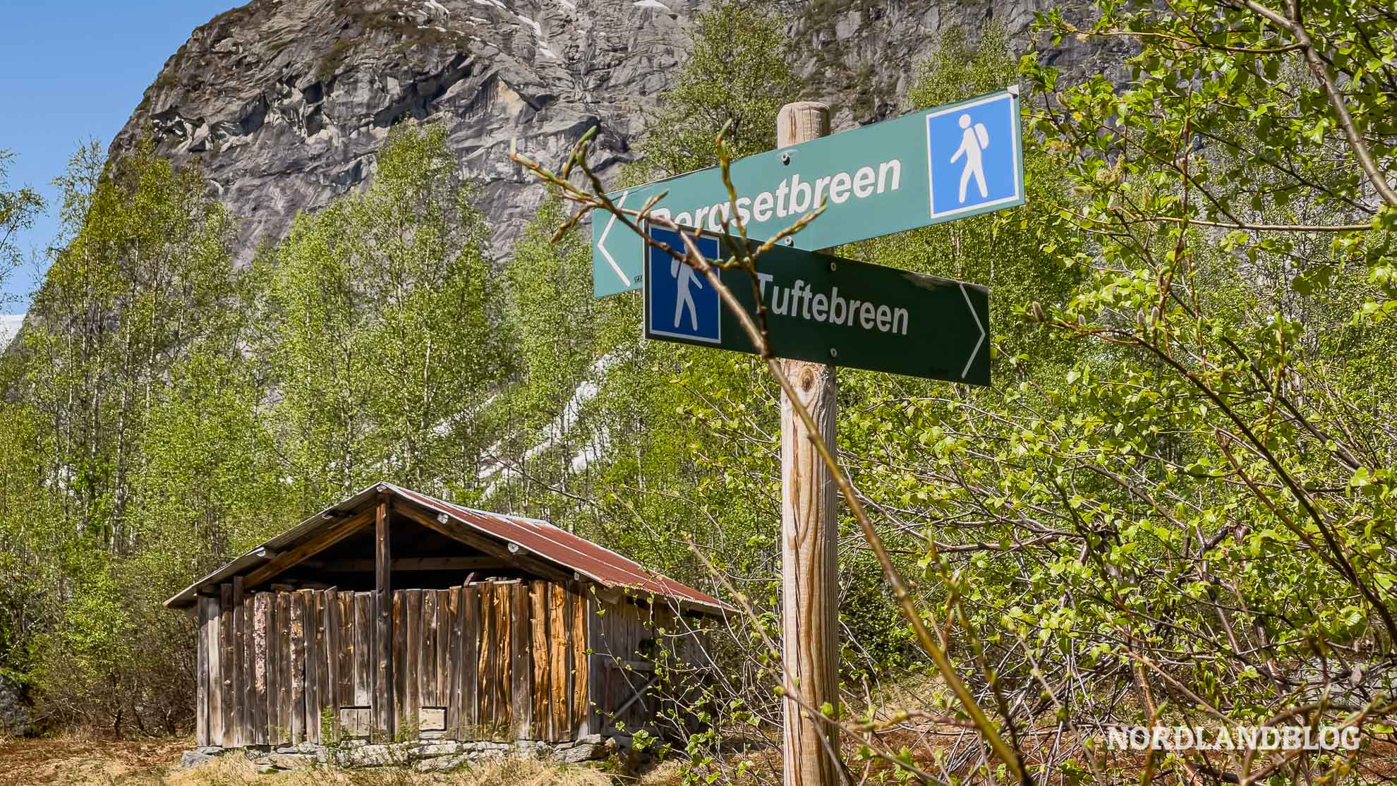 Wegweiser Wanderung Tuftebreen Sognefjord Norwegen