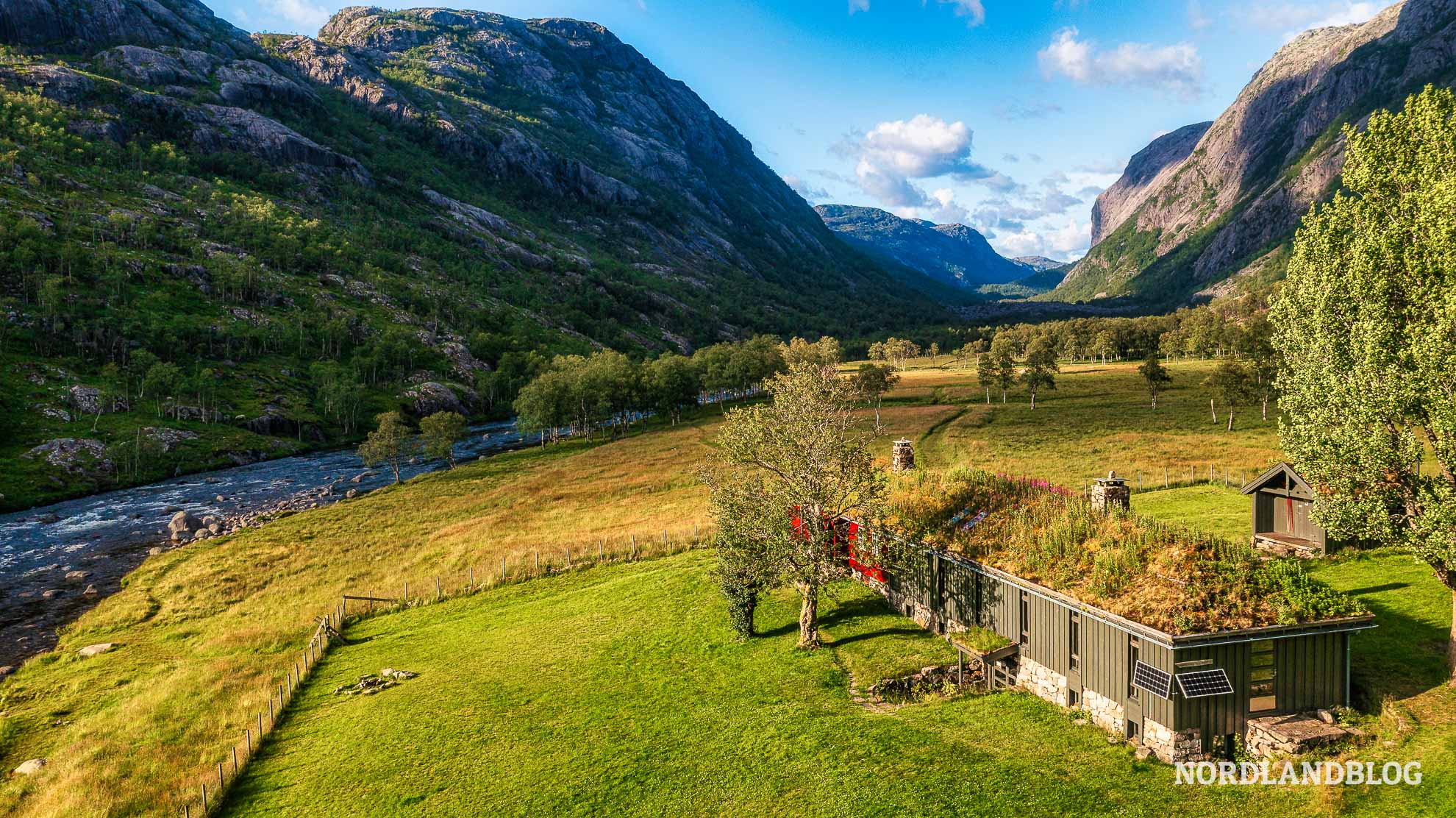 Alm Manafossen Dirdal Norwegen