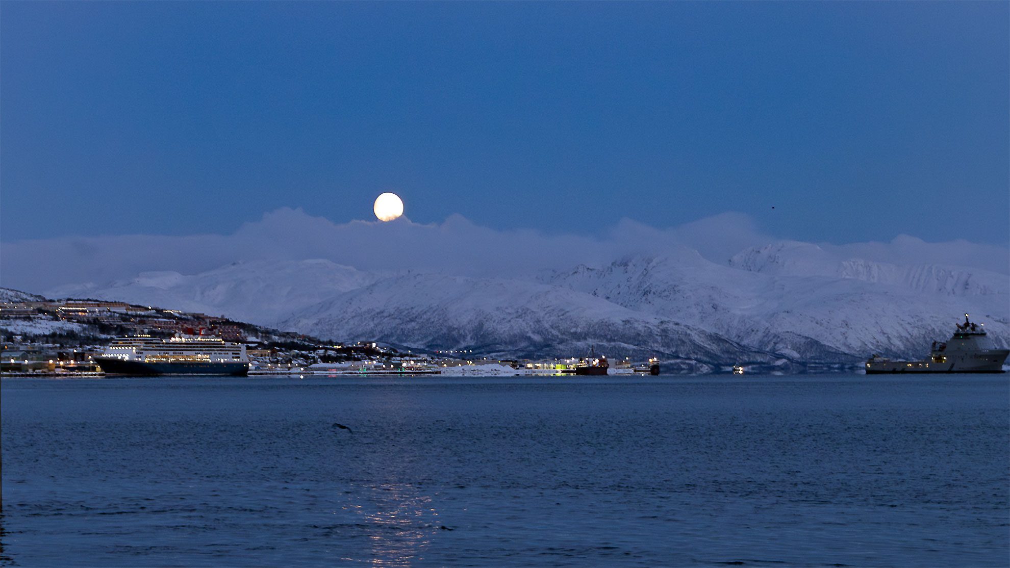 Polarnacht-mit-Vollmond