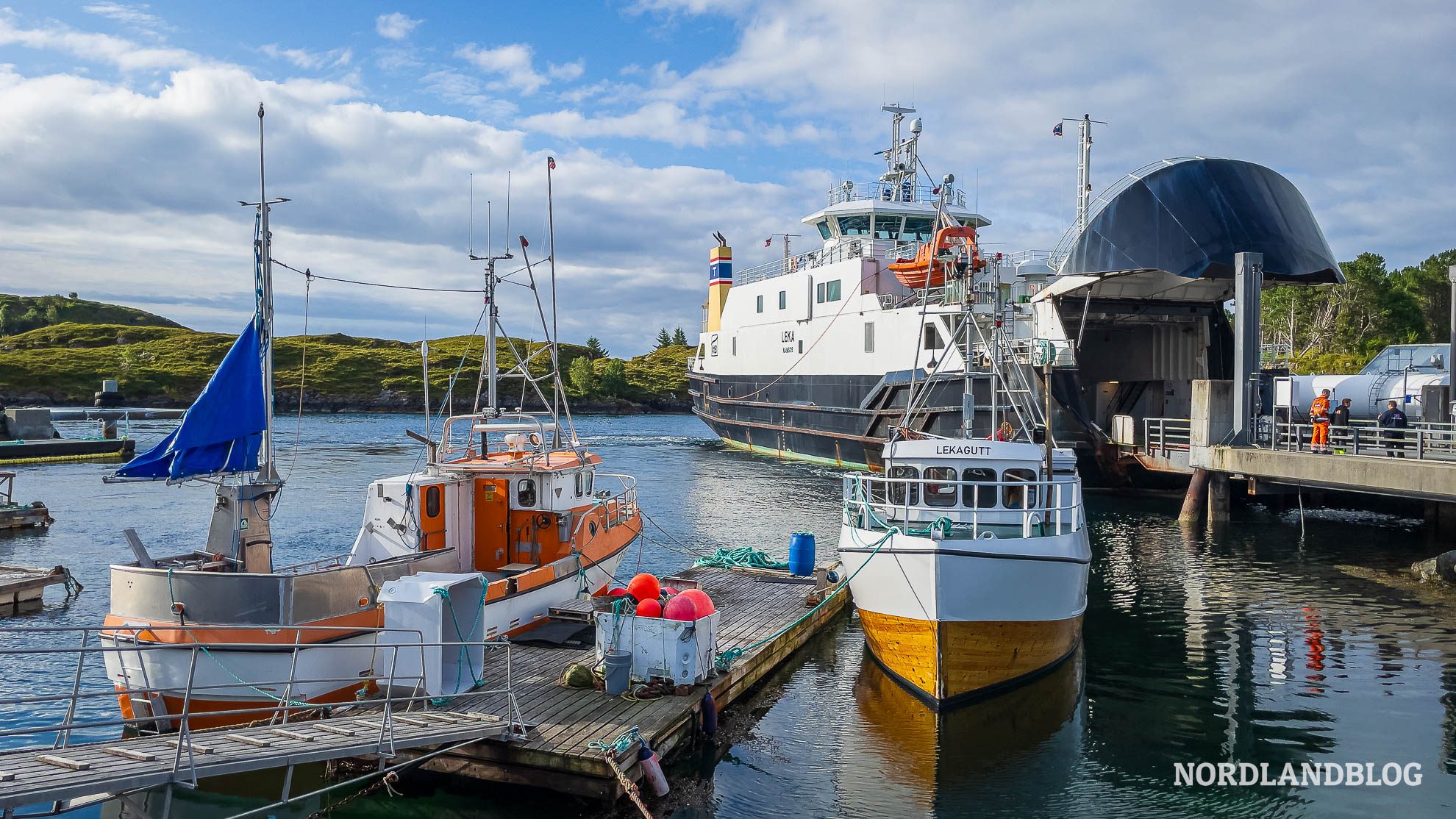 Faehre nach Leka Hafen Norwegen