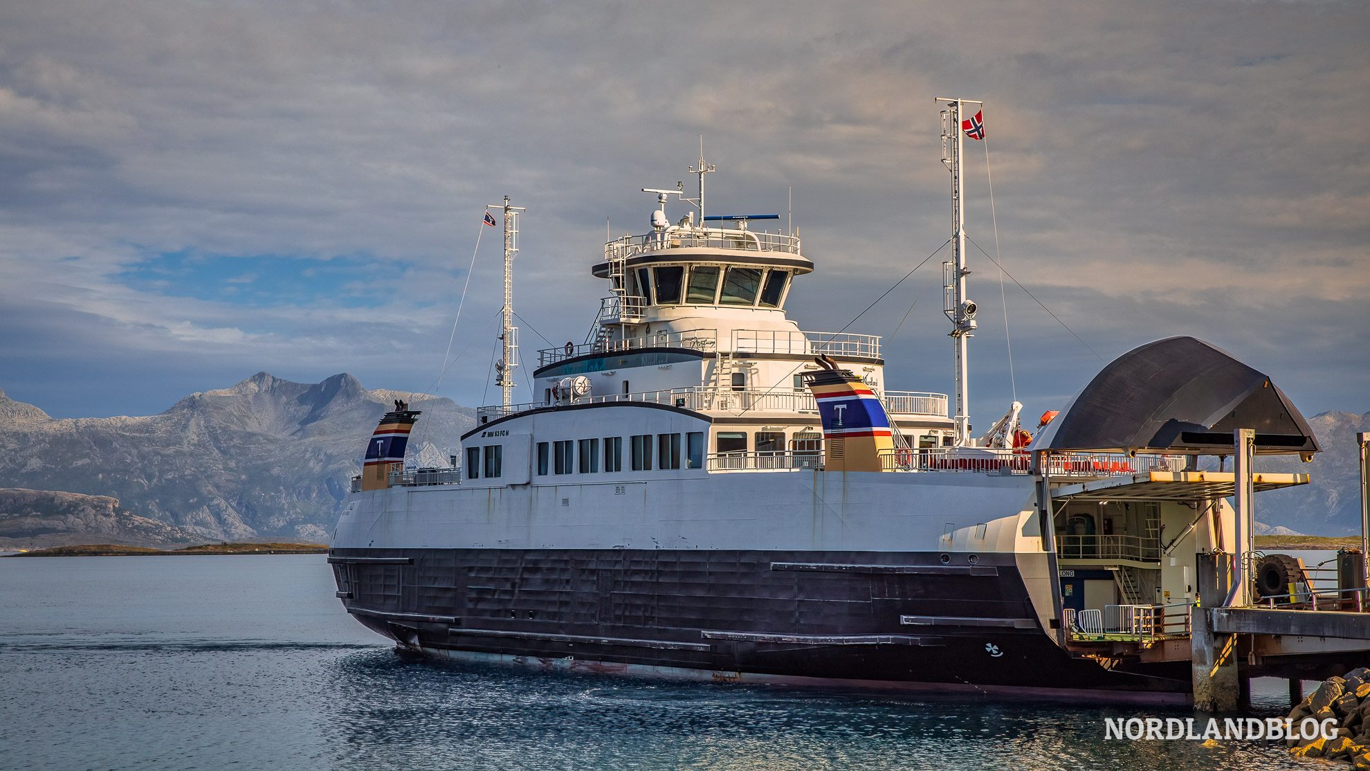 Insel Vega Fähre Kystriksveien Fv17