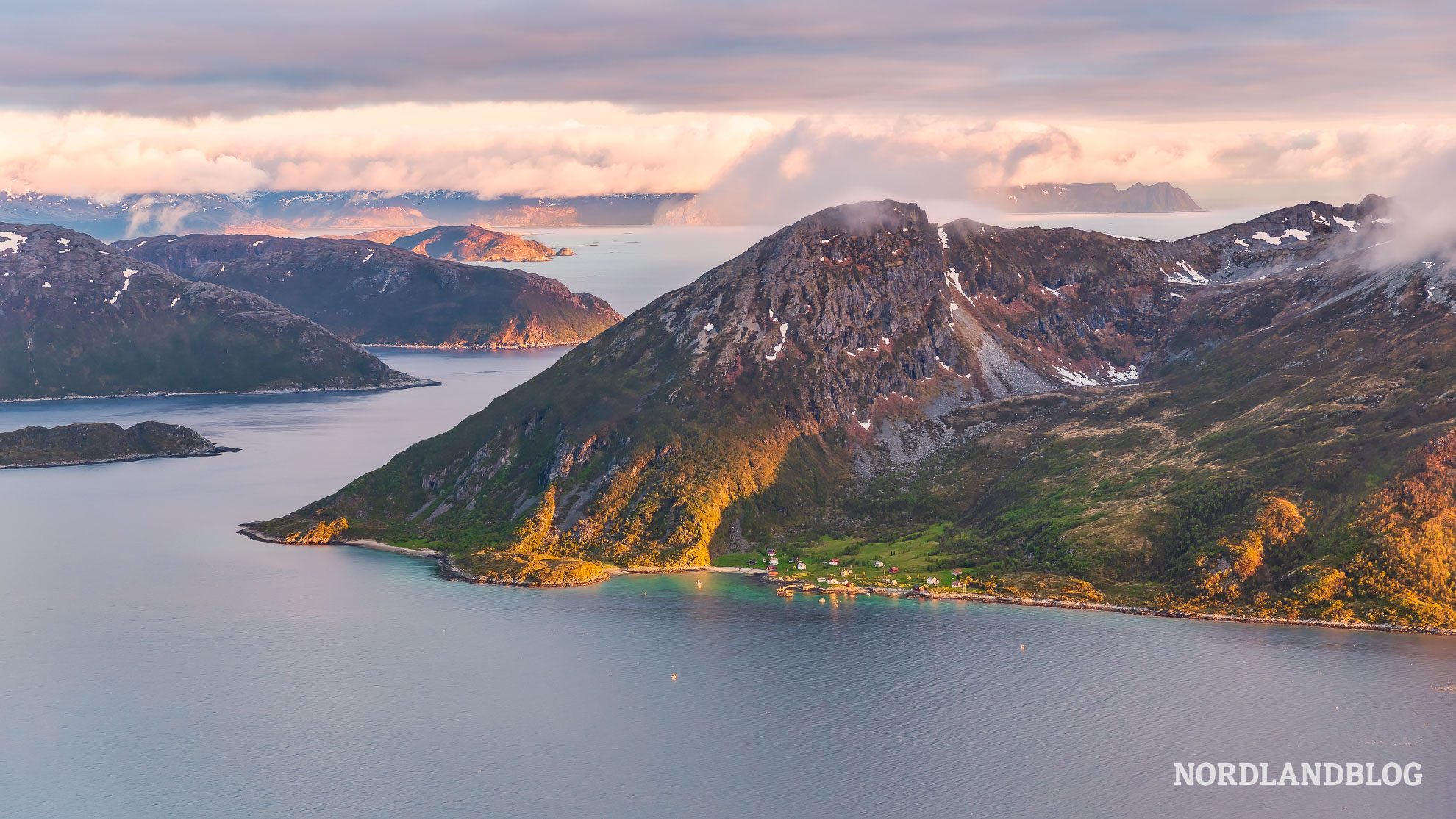 Ausblick Brosmortinden Mitternachtssonne Troms Nordnorwegen
