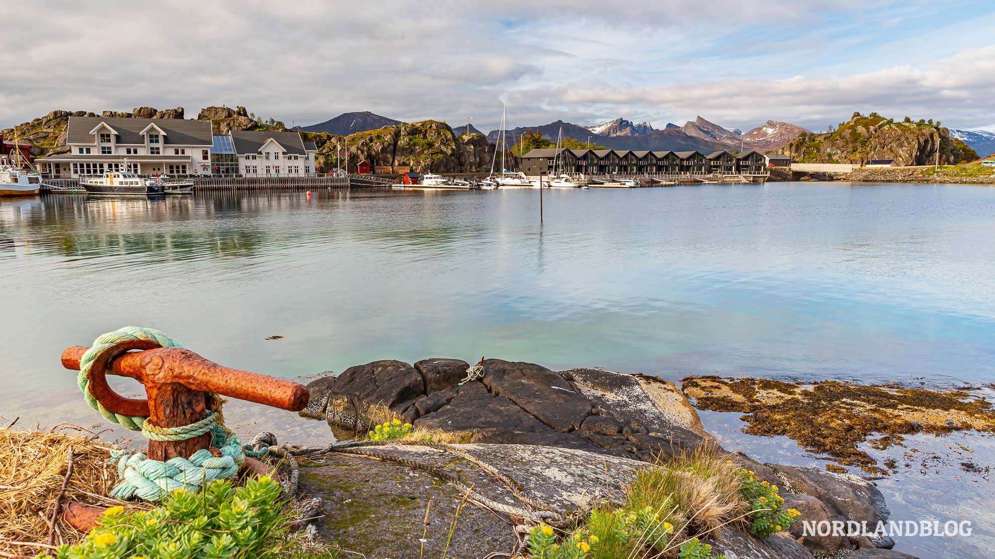 Hamn i Senja Mitternachtssonne Nordnorwegen