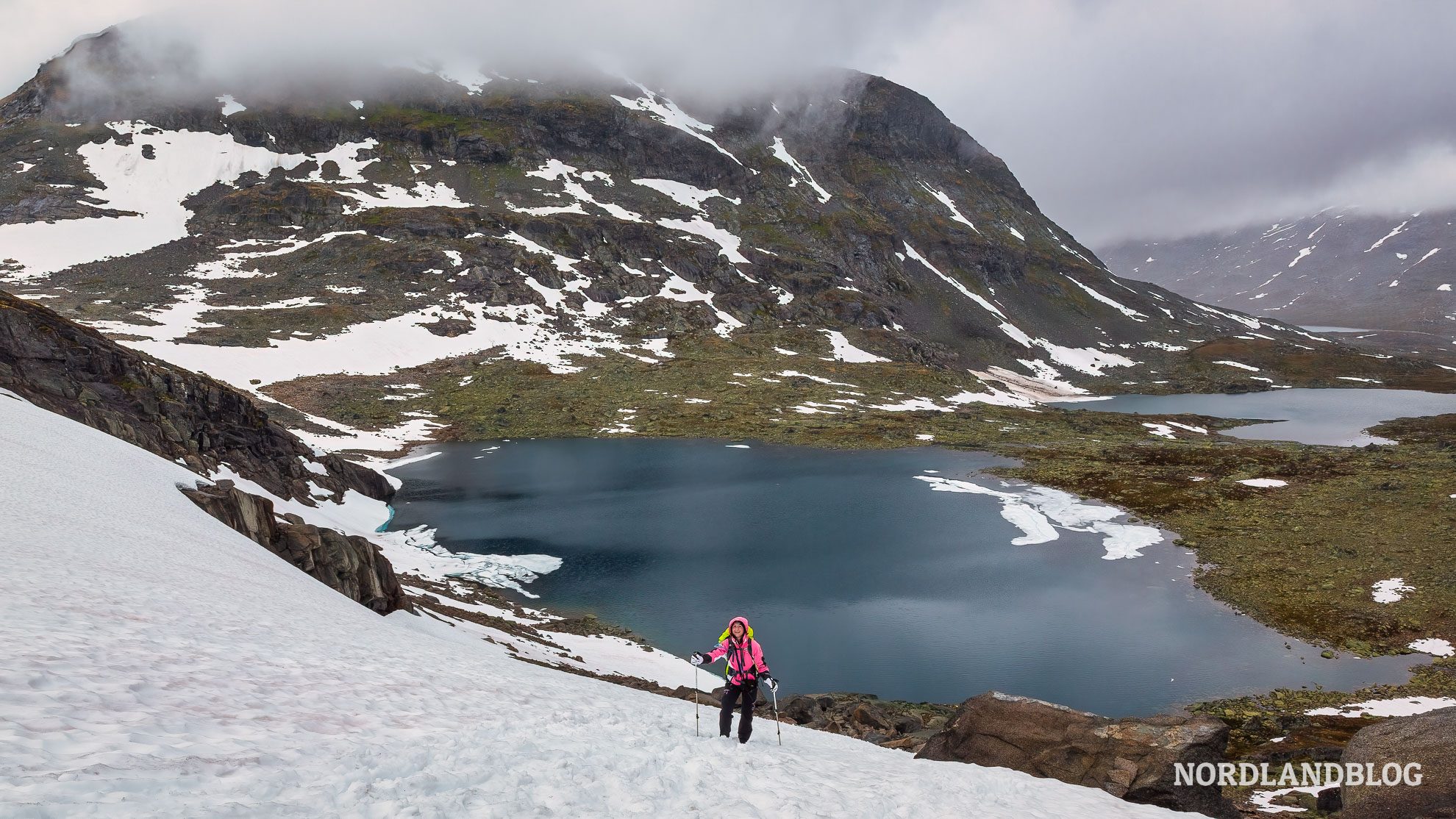 Jotunheimen Wanderung- Schneefelder auf dem Weg zur Olavsbu