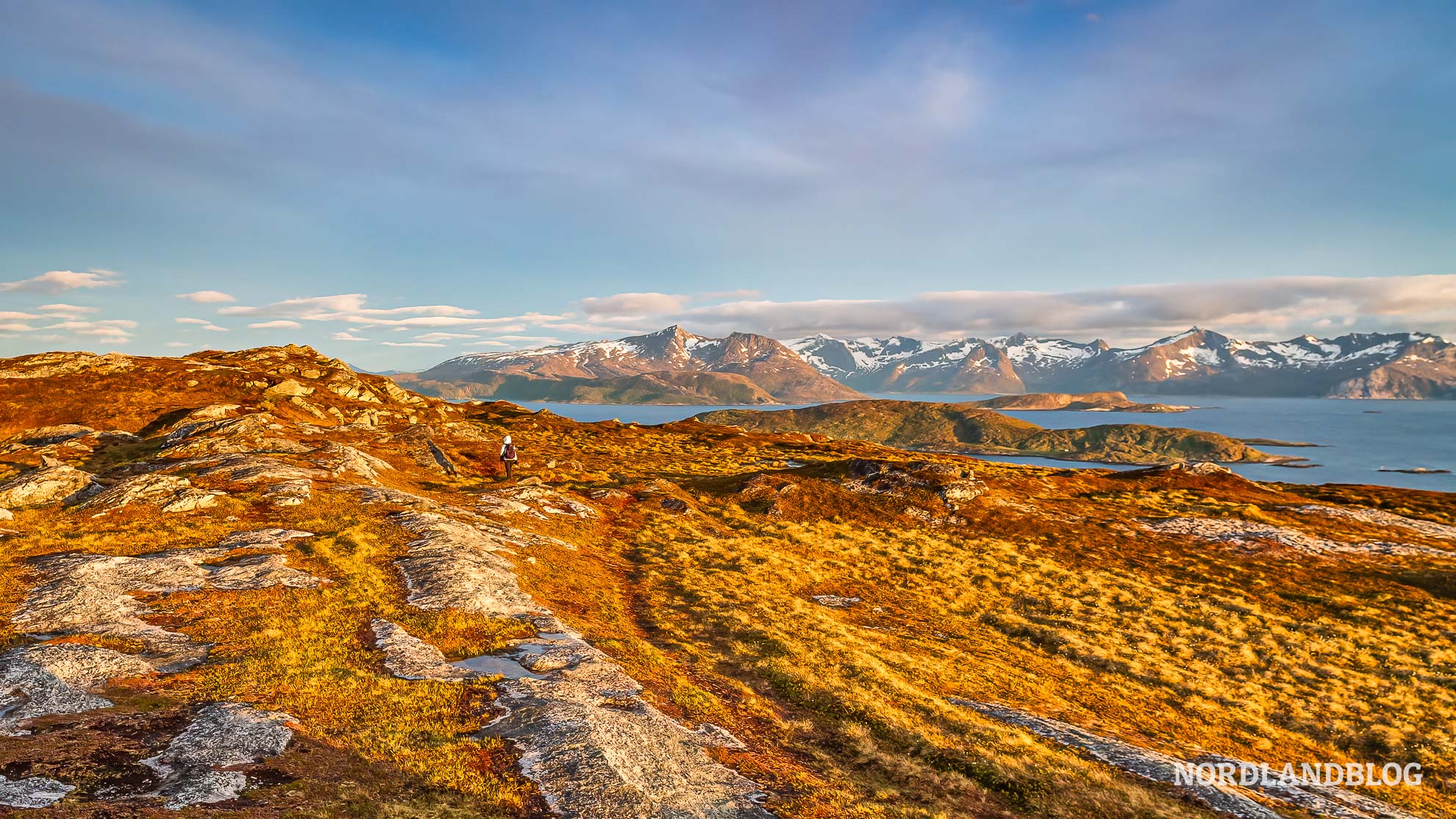 Wanderung Nordkollen Mitternachtssonne Sommaroy Troms Nordnorwegen