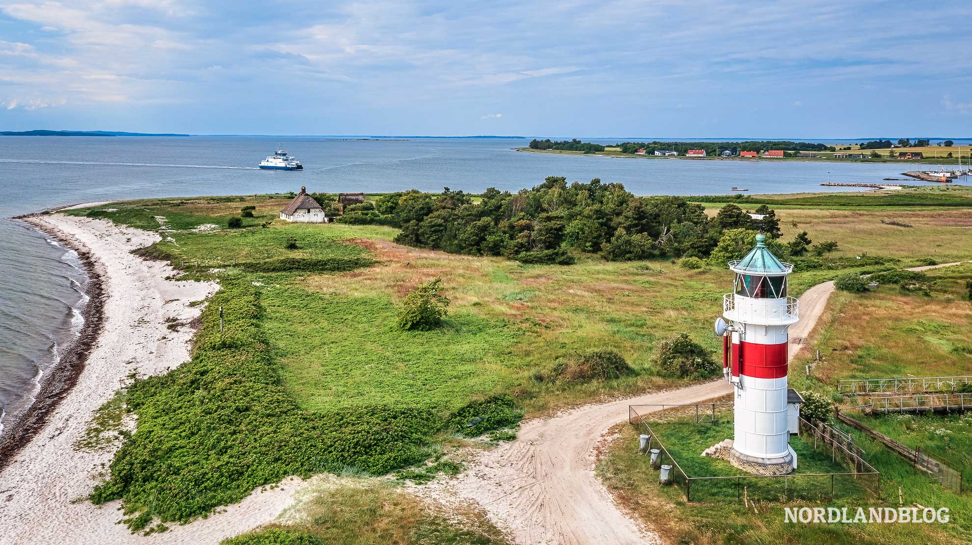 Drohne Leuchtturm Insel Aaro Daenemark