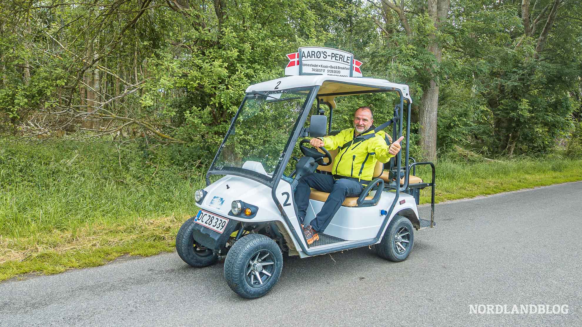 Golfcar auf der Insel Aaroe Daenemark