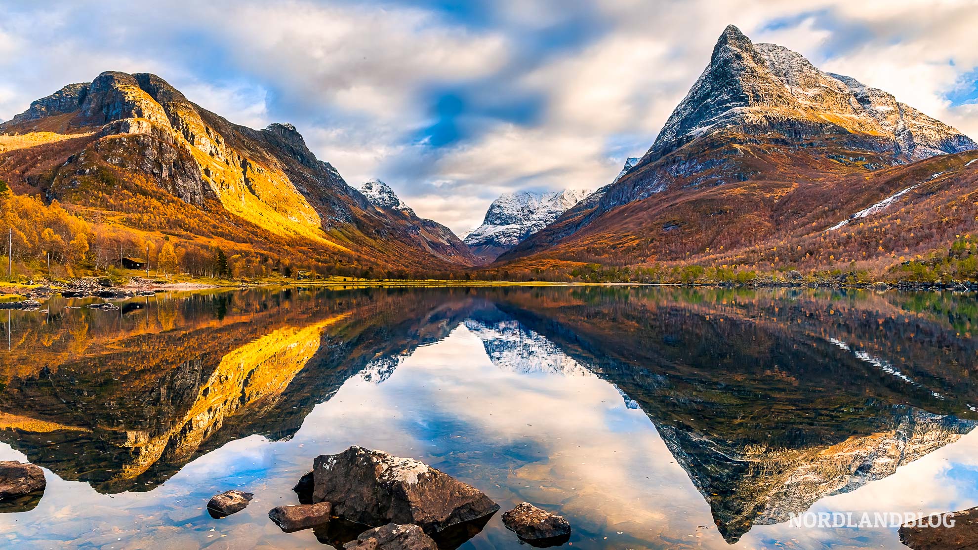 Bergsee Innerdalsvatnet Herbststimmung Innerdalen Norwegen