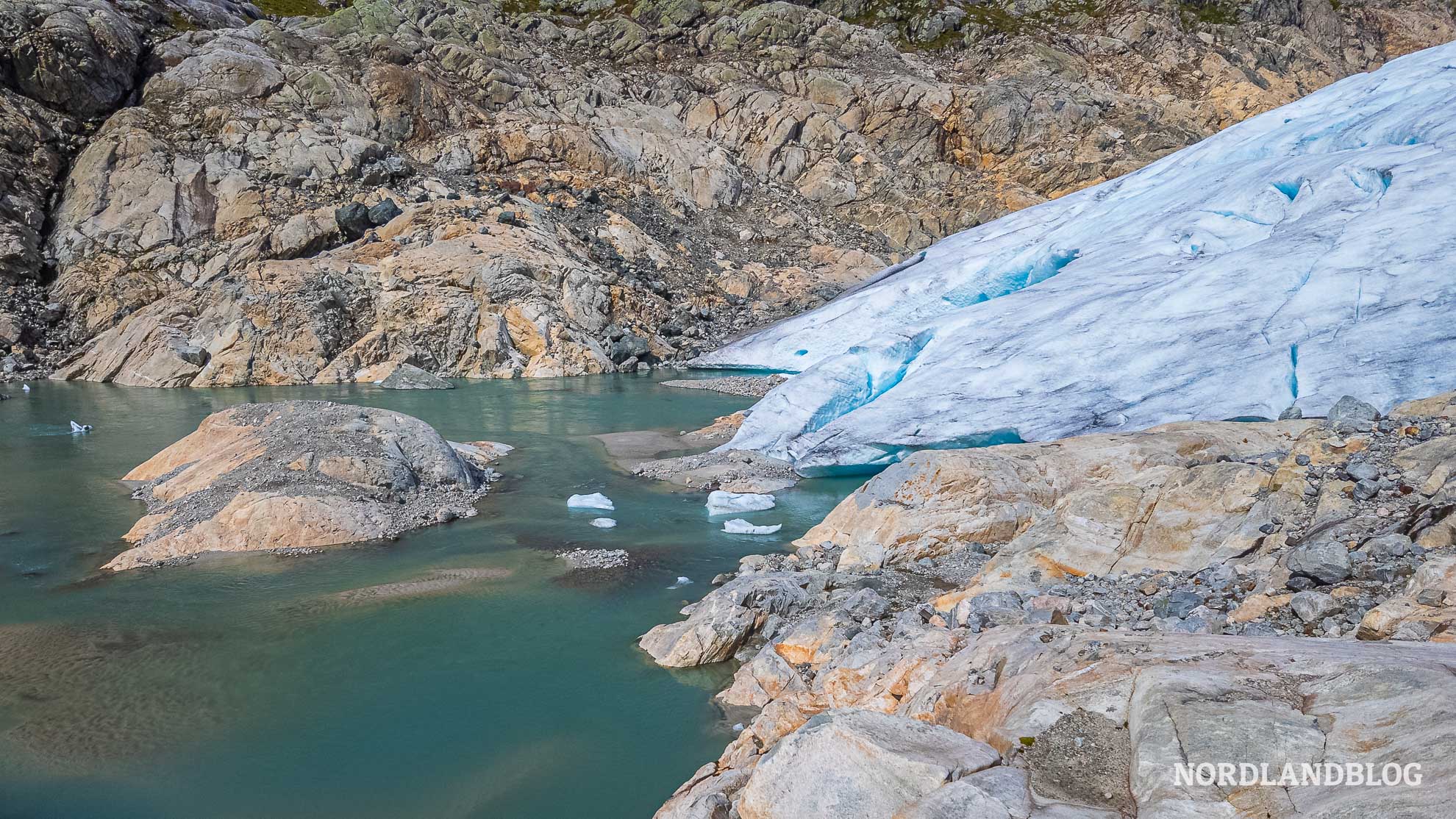 Eis-am-Svelgabreen-Wanderung-Gletscher