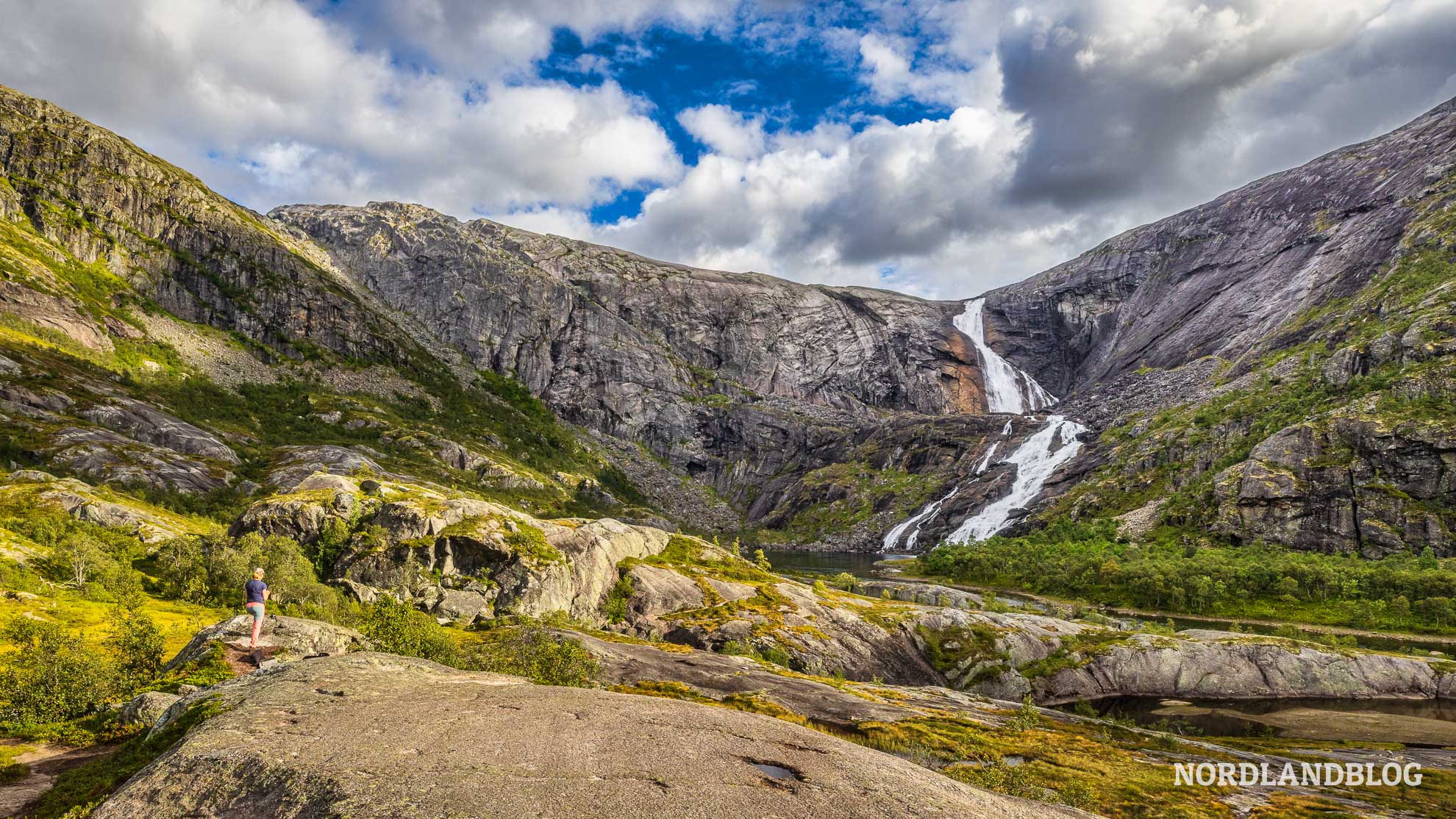 Sotefossen Husedalen Tal der Wasserfaelle Wanderung Hardangerfjord