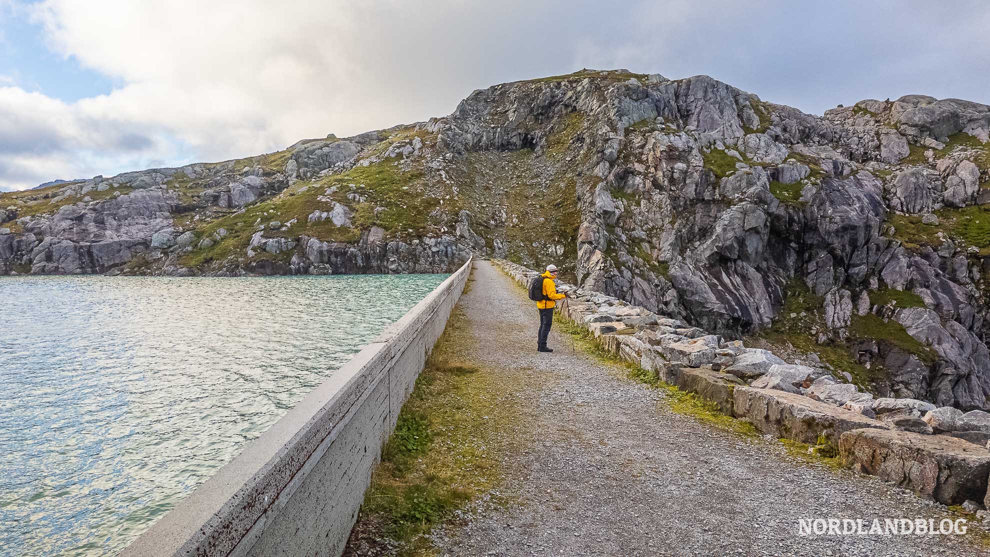 Staumauer-Insta-Mosvatnet-Folgefonna-Svelgabreen-Wanderung-Gletscher