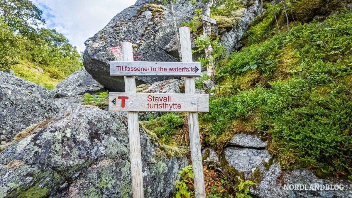 Weggabelung-Stavali-Sotefossen-Husedalen-Tal-der-Wasserfaelle-Wanderung-Hardangerfjord