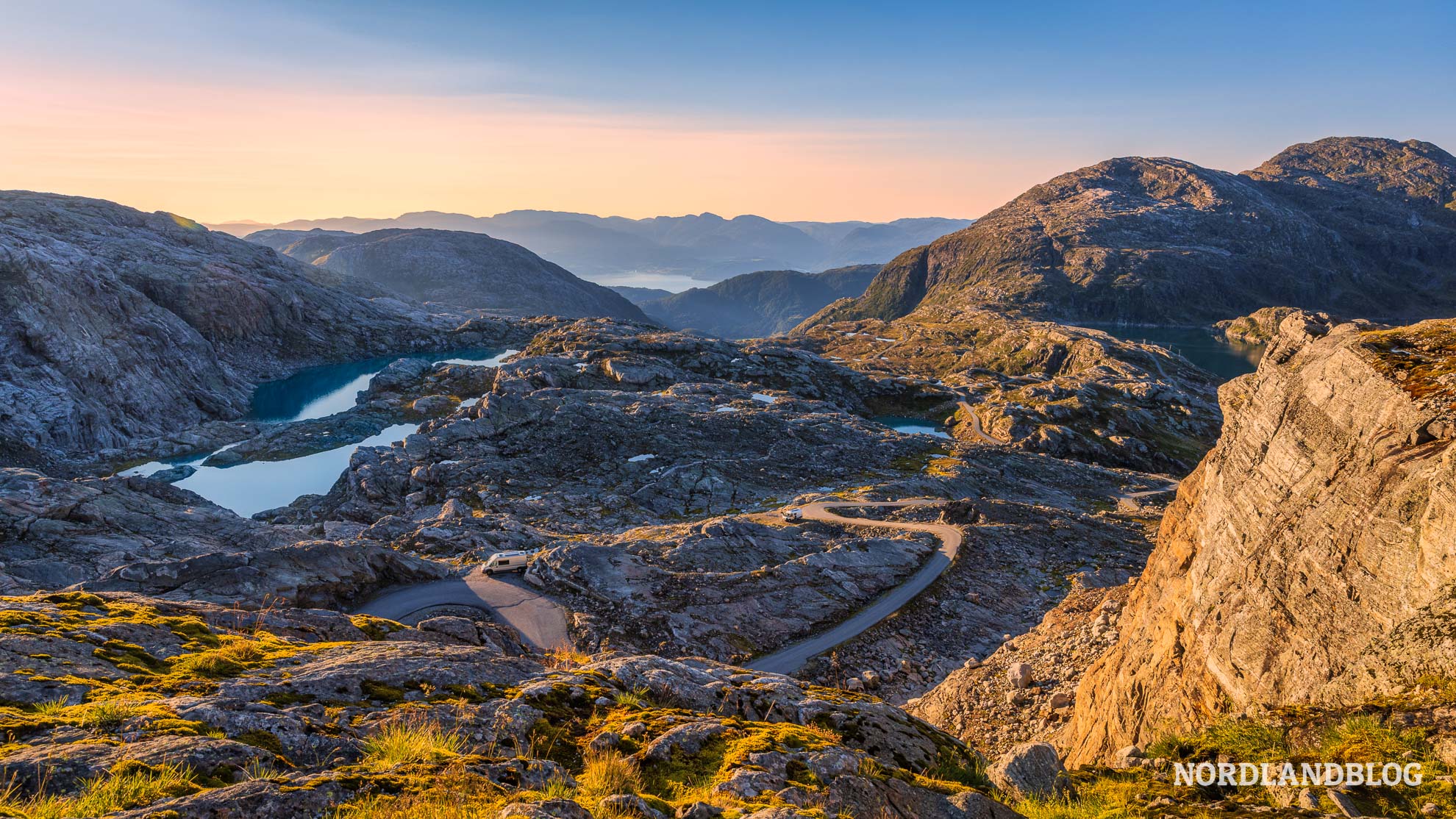 Blick vom Parkplatz Folgefonna Gletscherstrasse Hardangerfjord