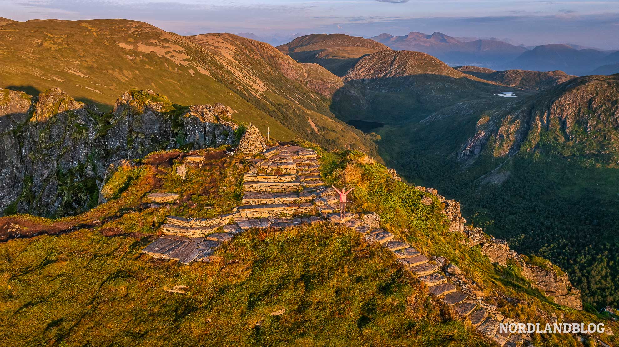 Das Gipfelplateau,Wanderung Midsundtrappene Rorsethornet