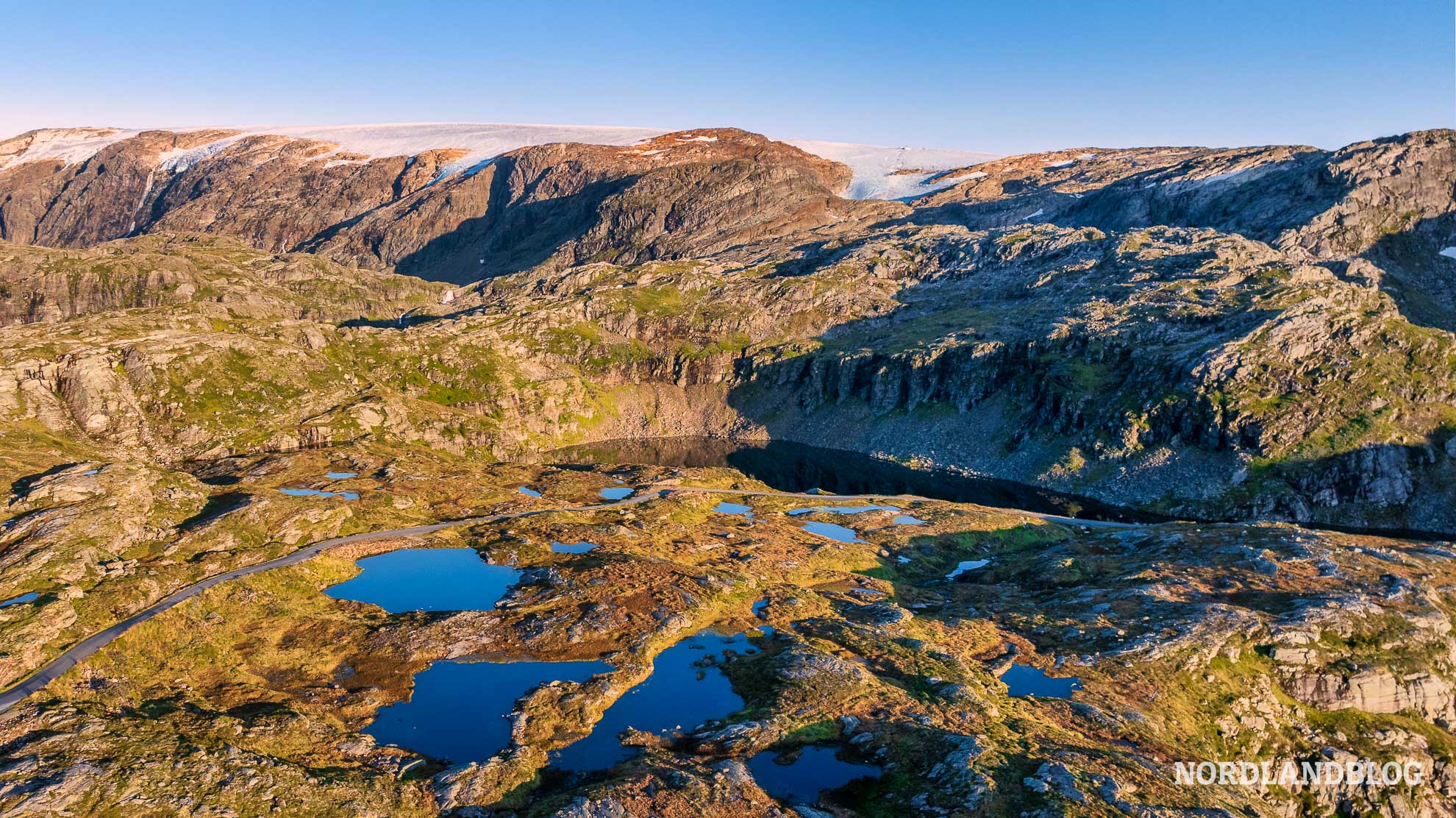 Drohne Seen Strasse Abendlicht Folgefonna Gletscherstrasse Hardangerfjord