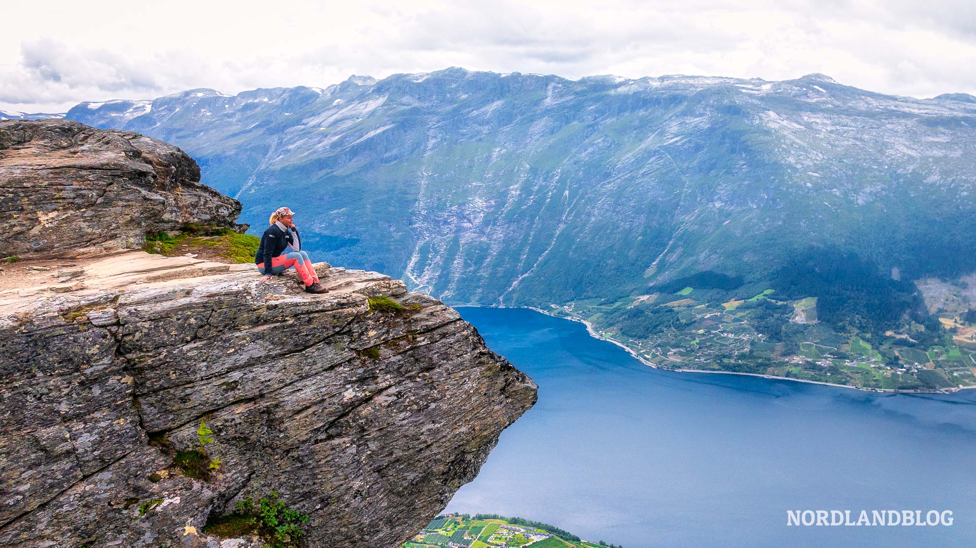 Felszunge Wanderung Dronningstien Hardangerfjord