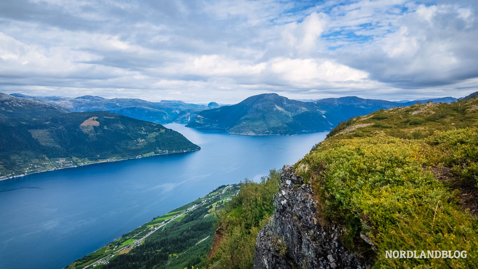 Fjordblick-Wanderung-Dronningstien-Hardangerfjord